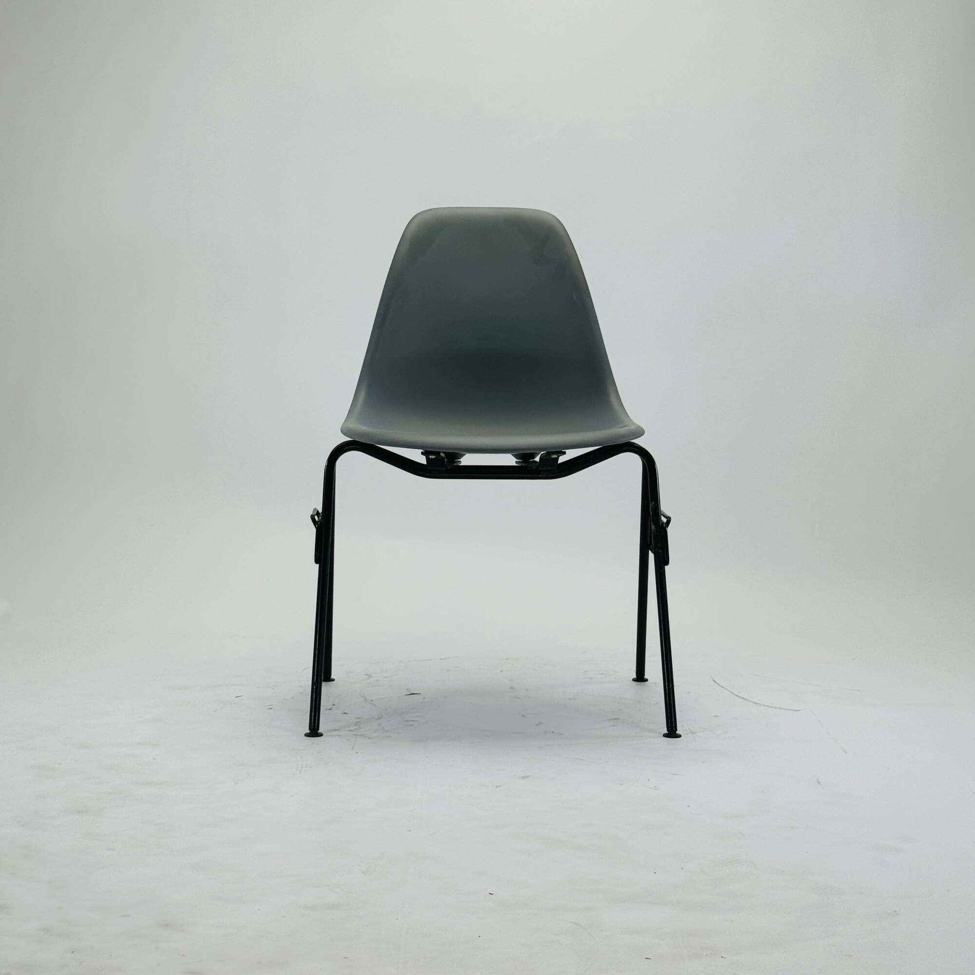 Eames DSS Plastic Side Chair Schwarz Granitgrau 2