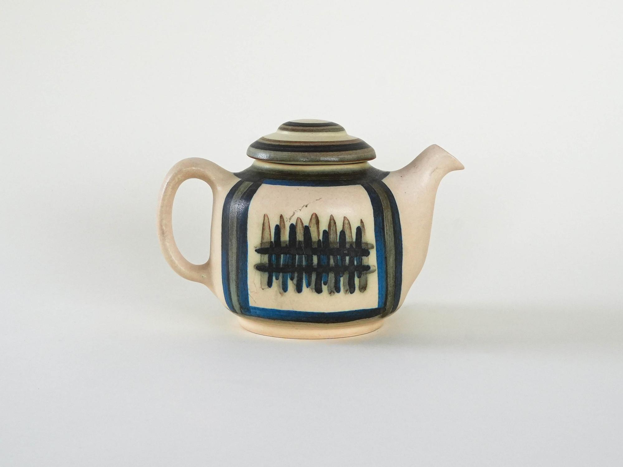 Teapot Stoneware 4