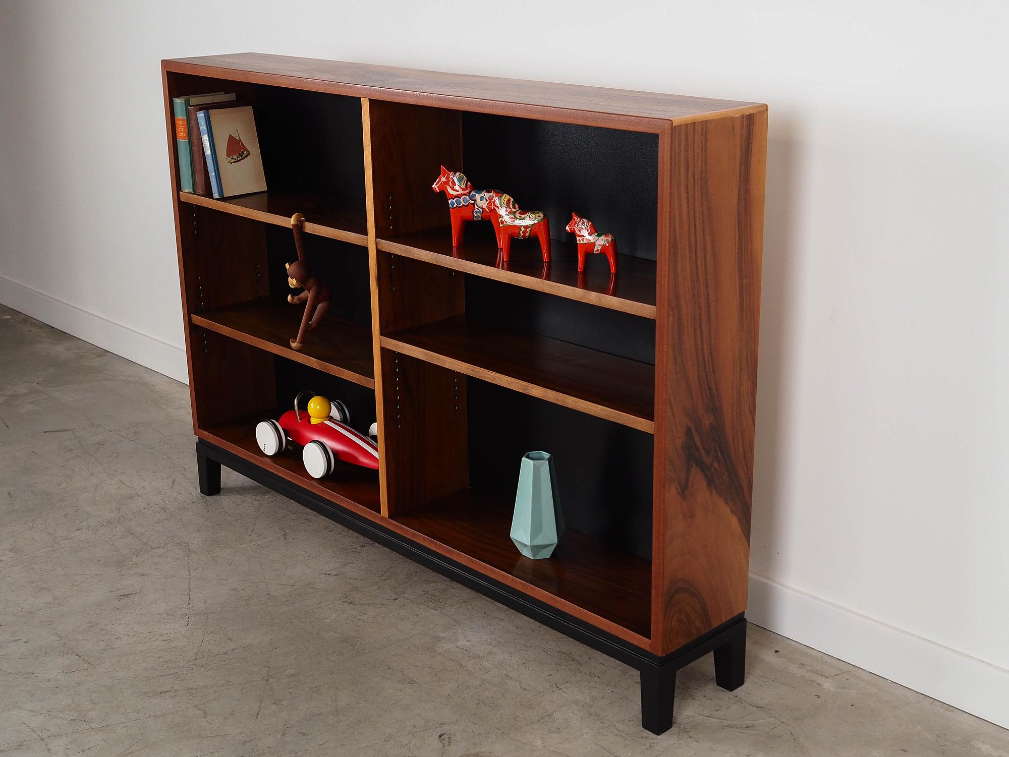 Nussbaum-Bücherregal Braun 1970er Jahre 3