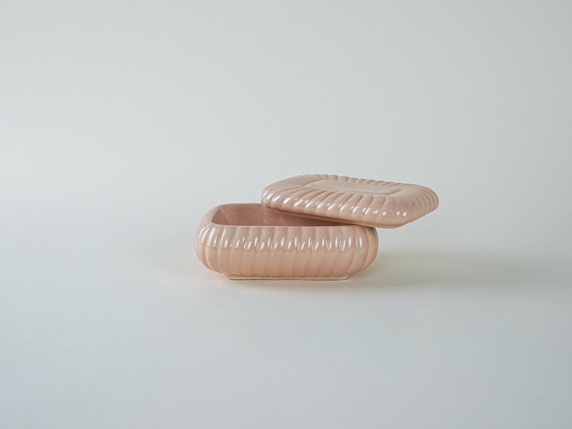Ceramic box Pink 1970s 2
