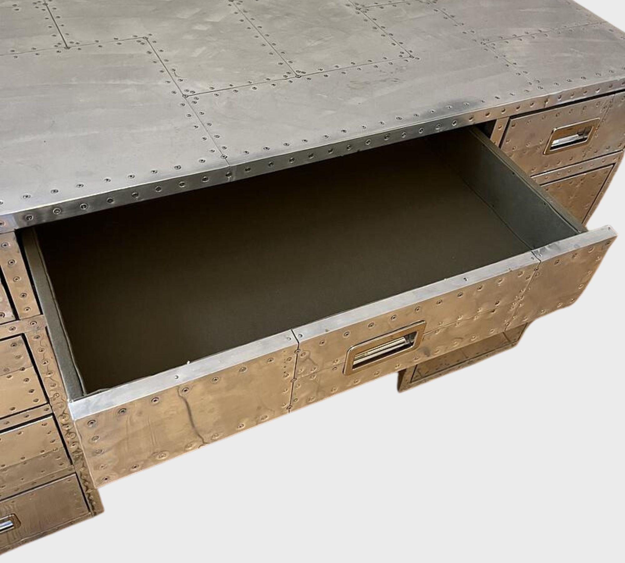 Schreibtisch Aluminiumbeschlag Silber 1