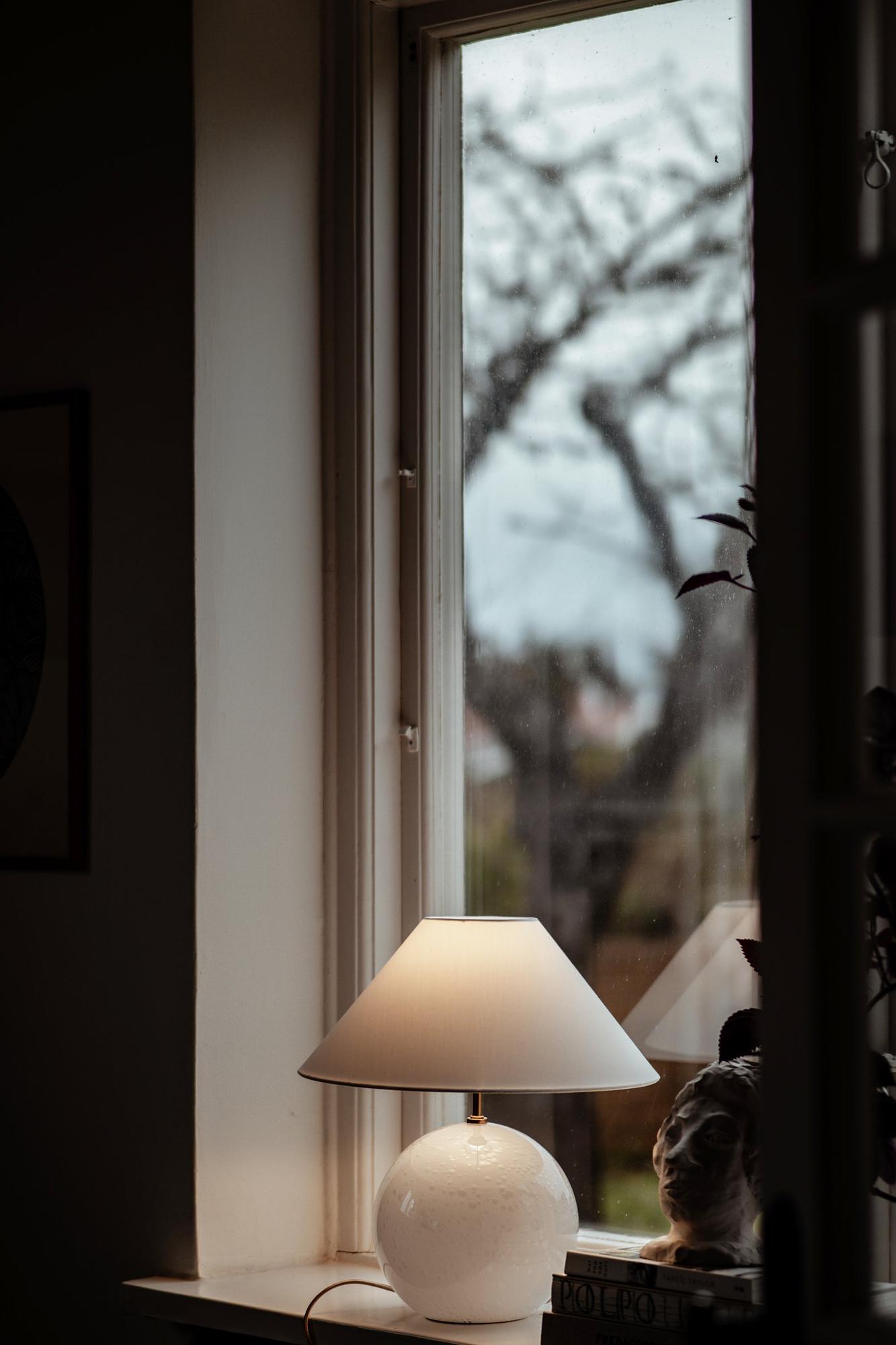 Iris Table Lamp White Ø 35cm 2