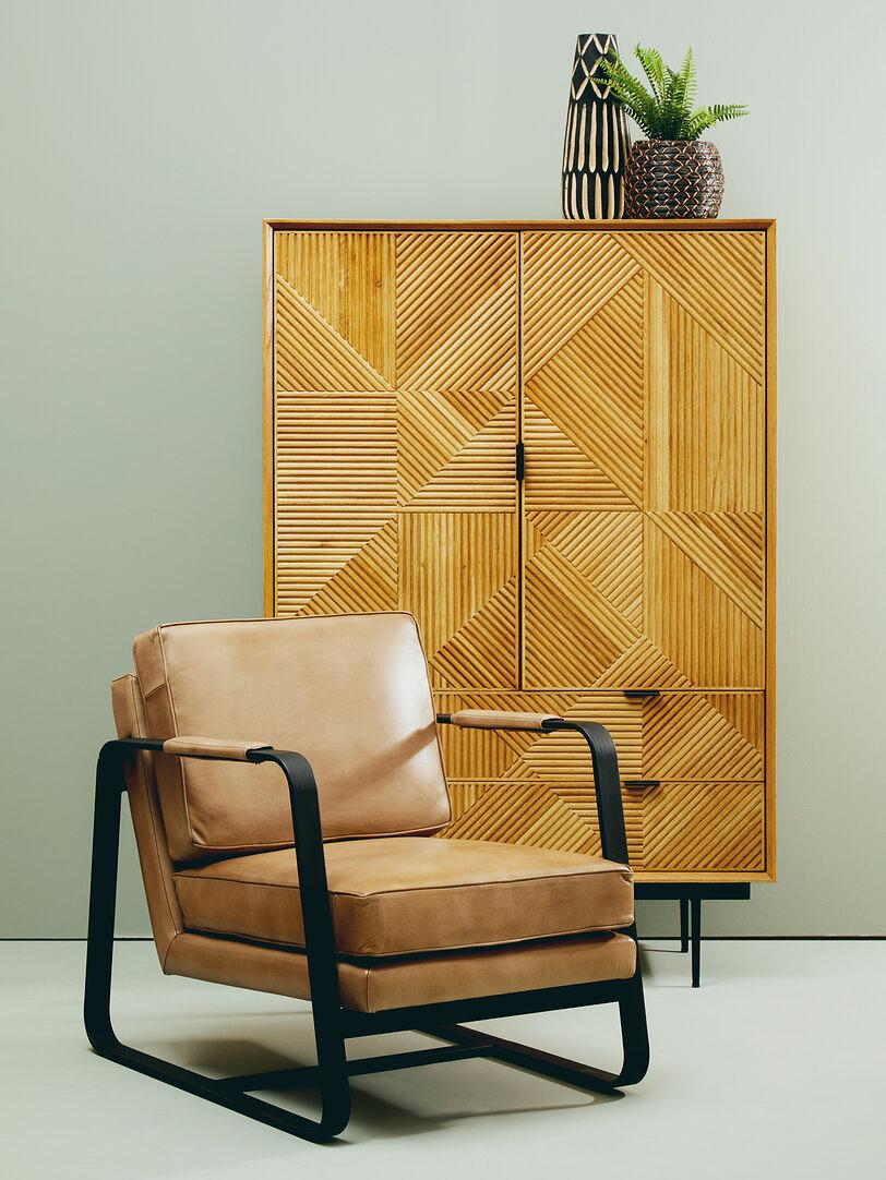 Arlo Kleine gravierte Holzvase
 7