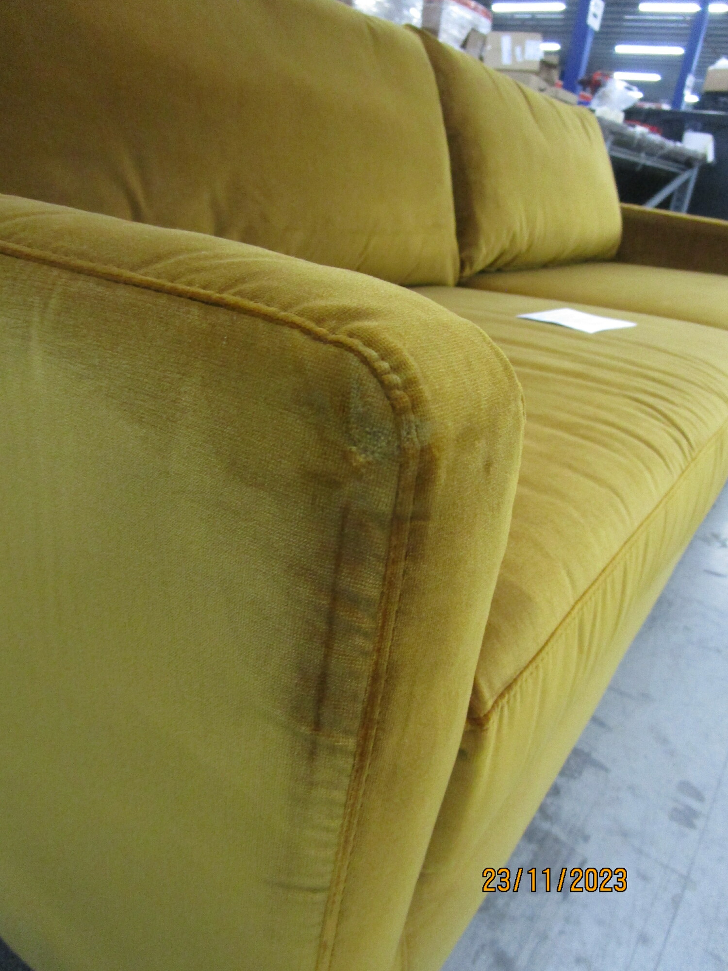 Astha Sofa 3-Sitzer Velour Matt Amber  9