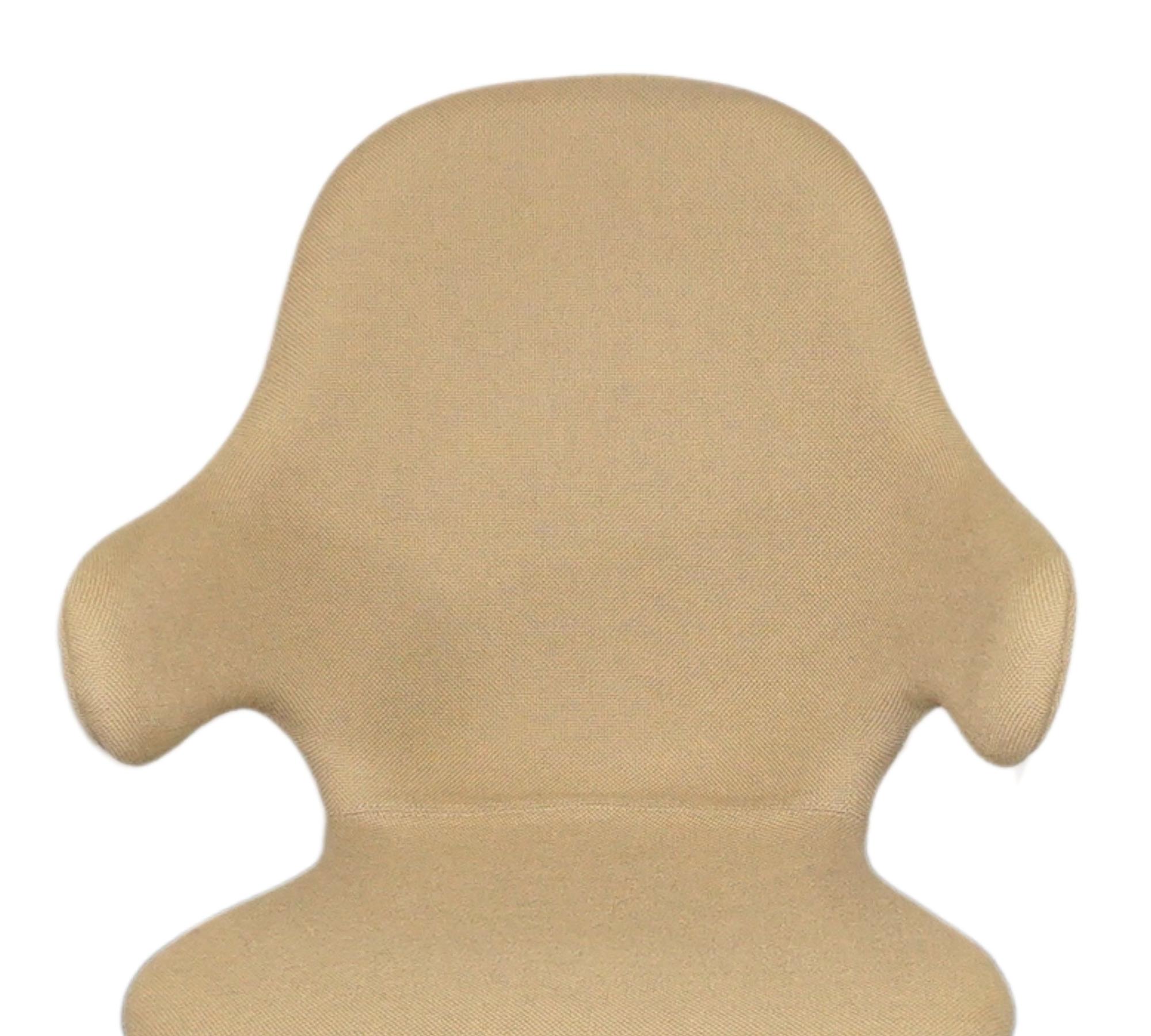 JH15 Armlehnstuhl Beige 1