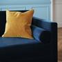Posh Kissen Velour Matt Amber mit Daunenfüllung 50 x 50 cm 2