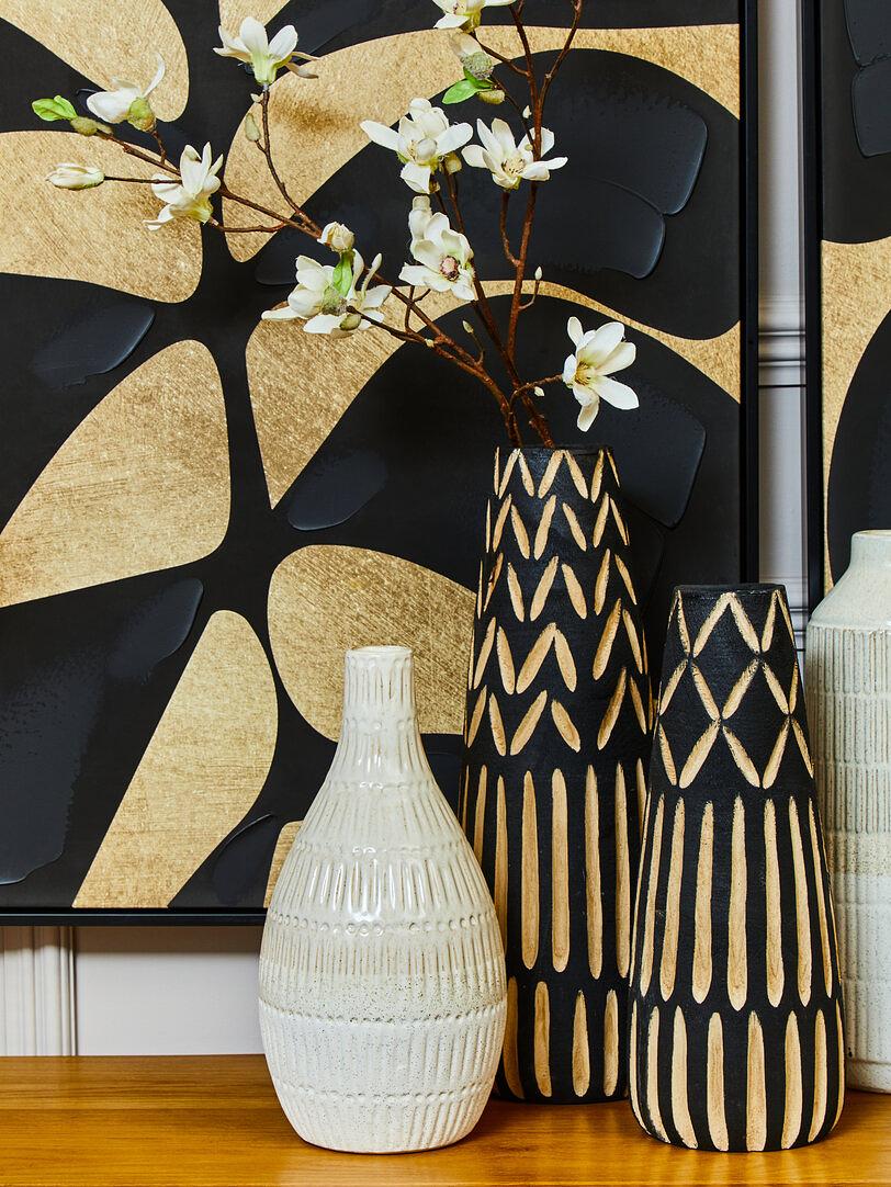 Arlo Kleine gravierte Holzvase
 8