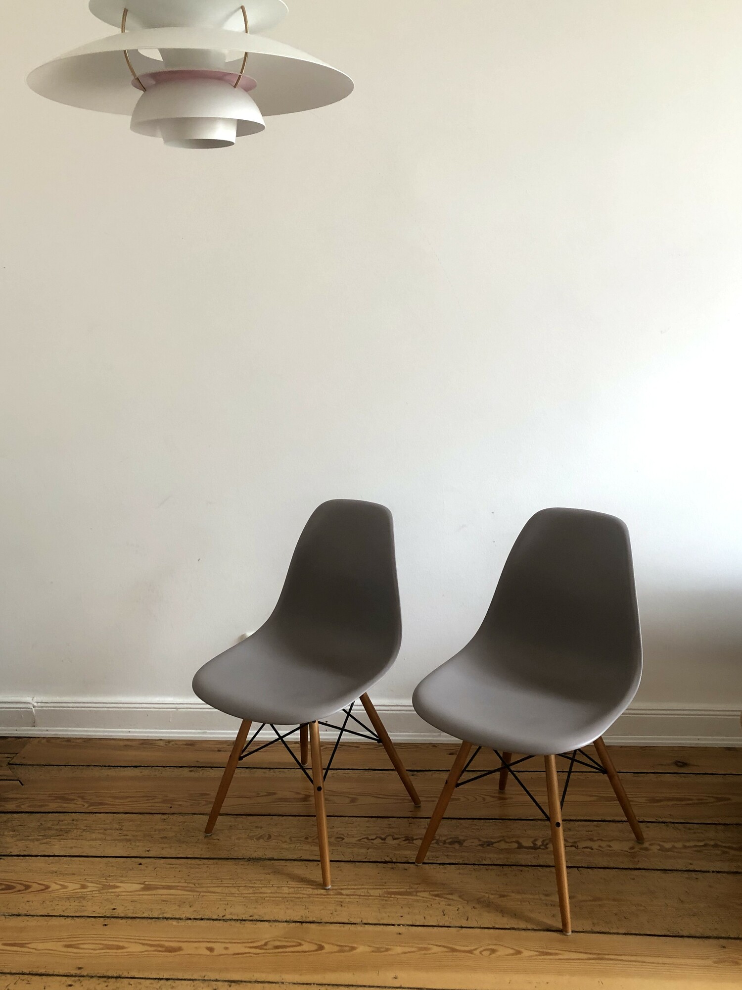 2x Vitra Eames Plastic Armchair Ahornholz Mauve Grau 0