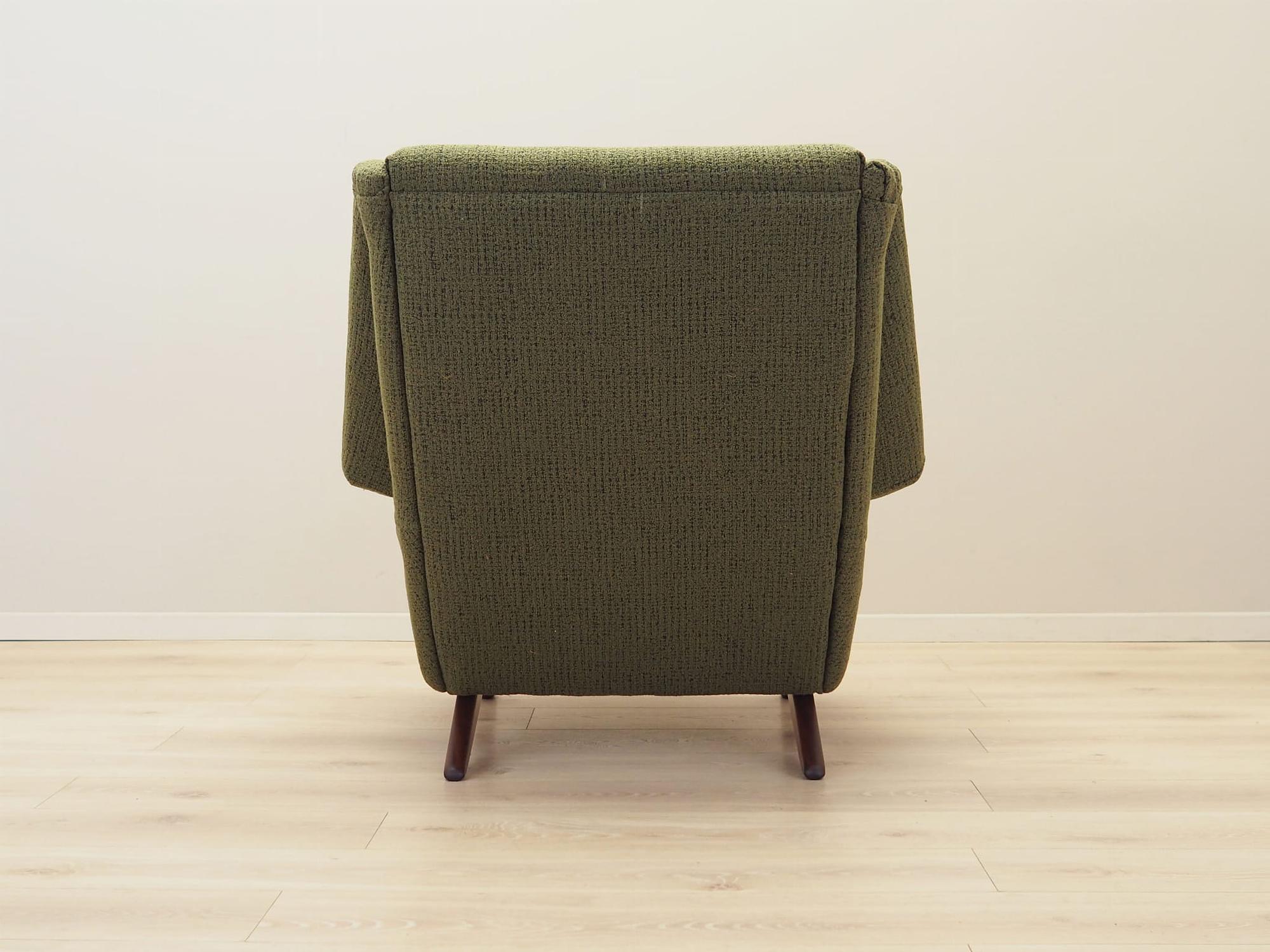 The only German parts of the text translate to:Armchair Green 1970s 6