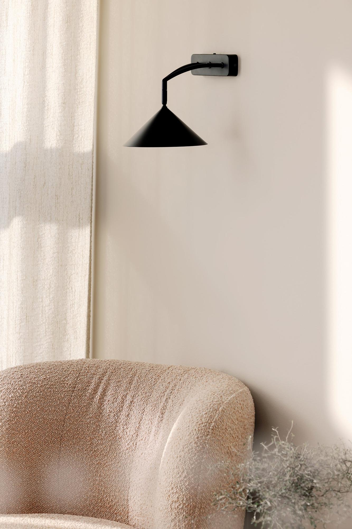 Curve Wall Lamp Black 1