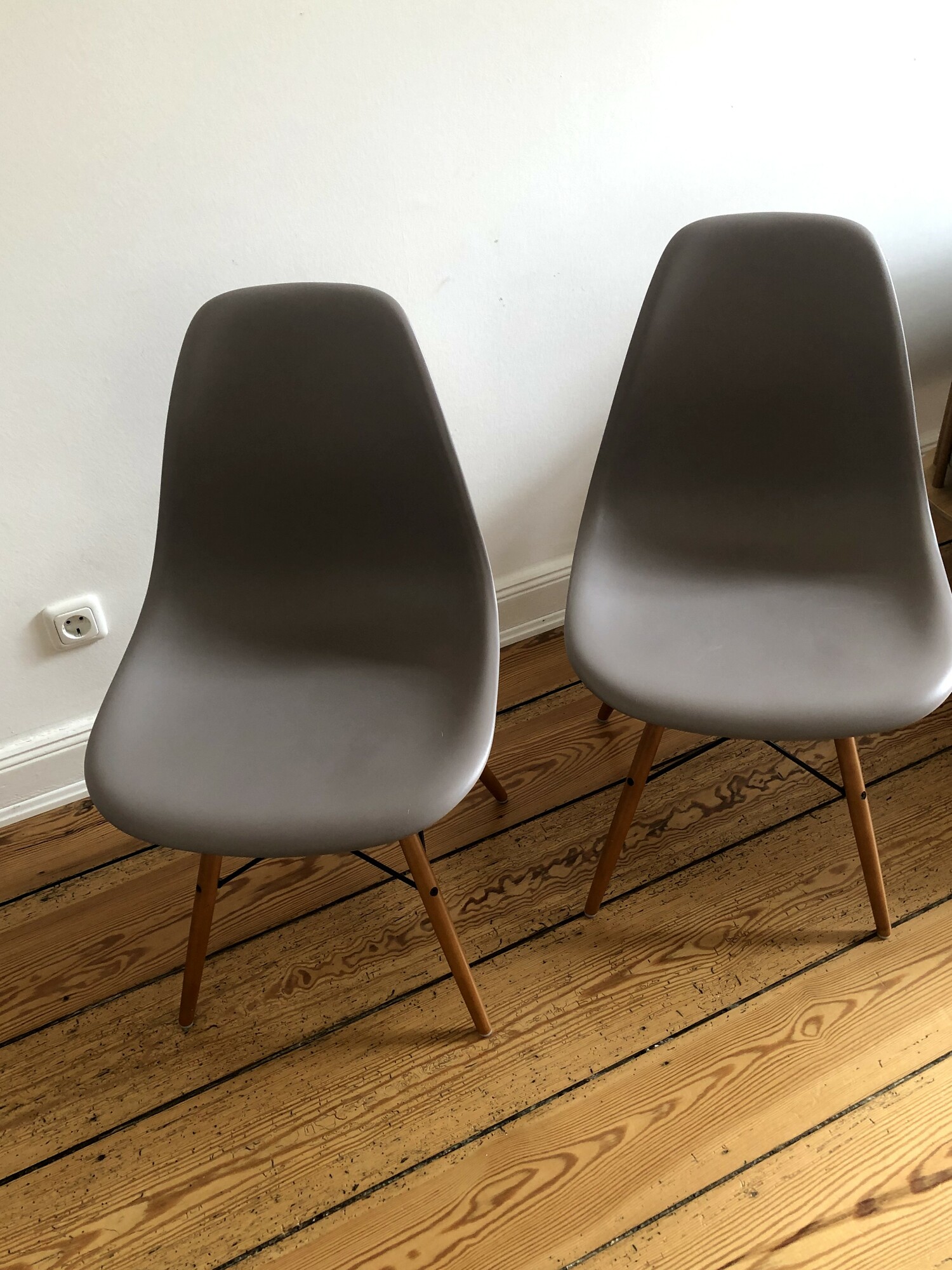 2x Vitra Eames Plastic Armchair Ahornholz Mauve Grau 5