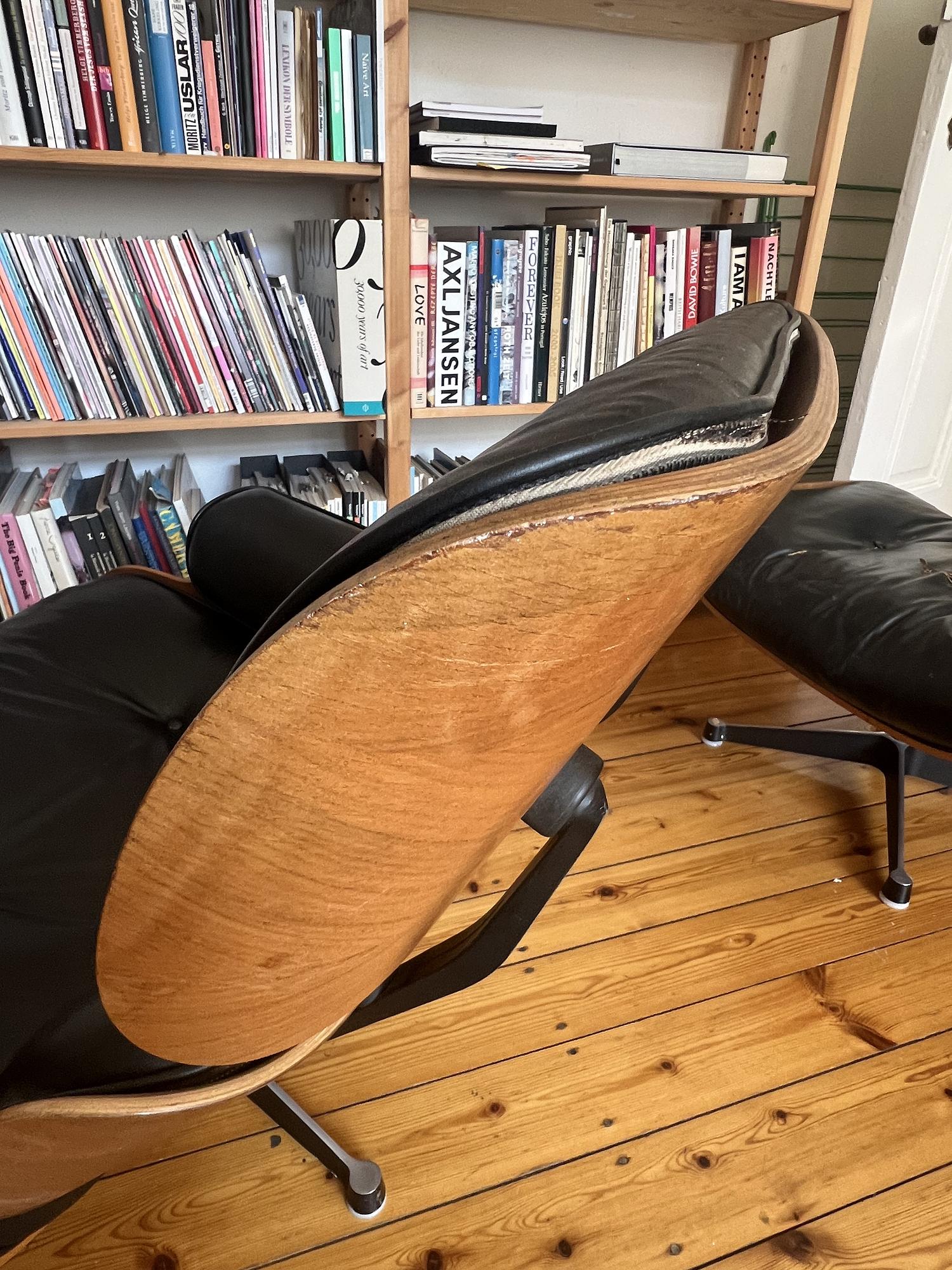Vintage Eames Lounge Chair & Ottoman Leder Schwarz 1950er 4