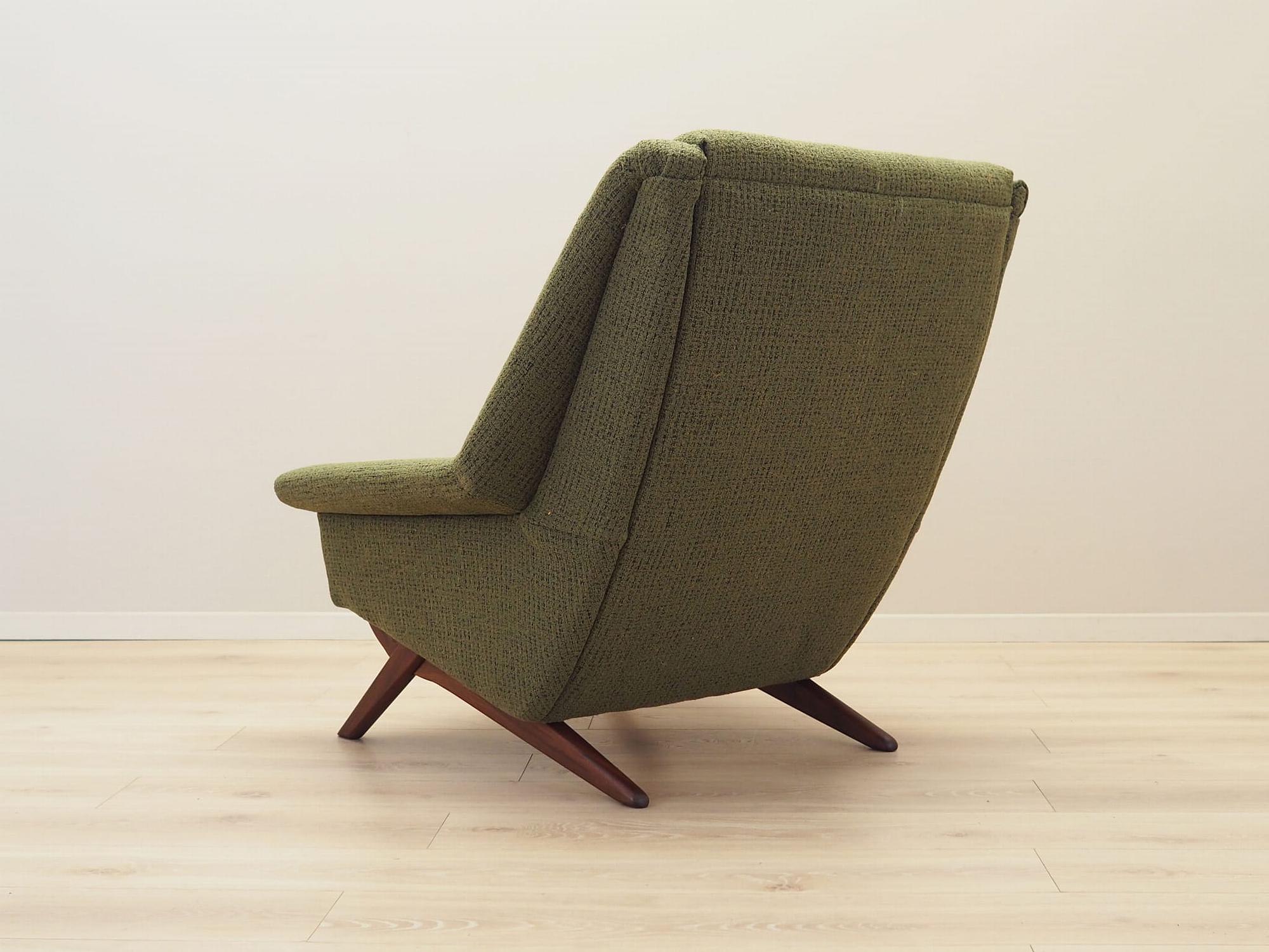 The only German parts of the text translate to:Armchair Green 1970s 5
