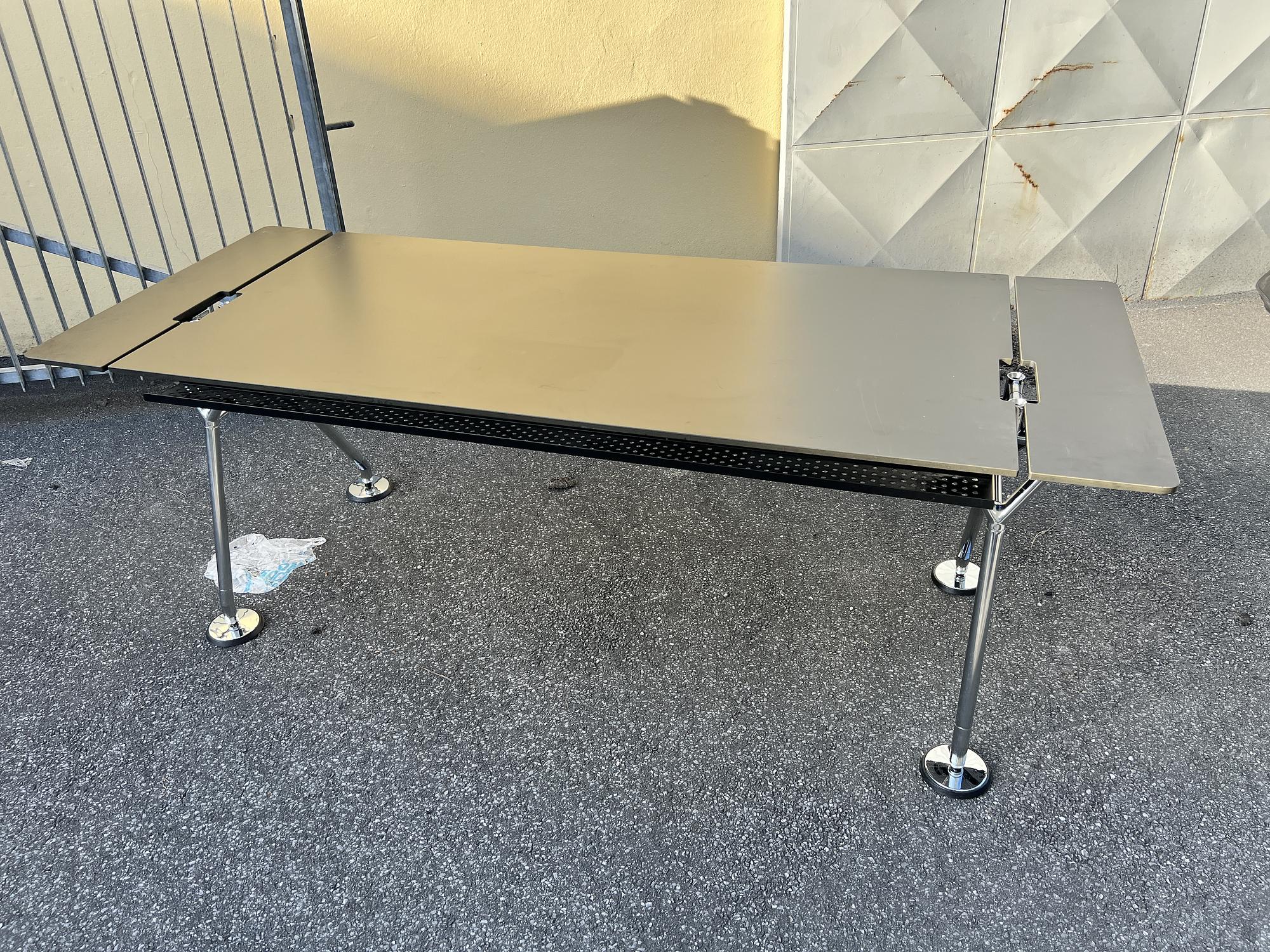 Nomos Desk by Norman Foster 0