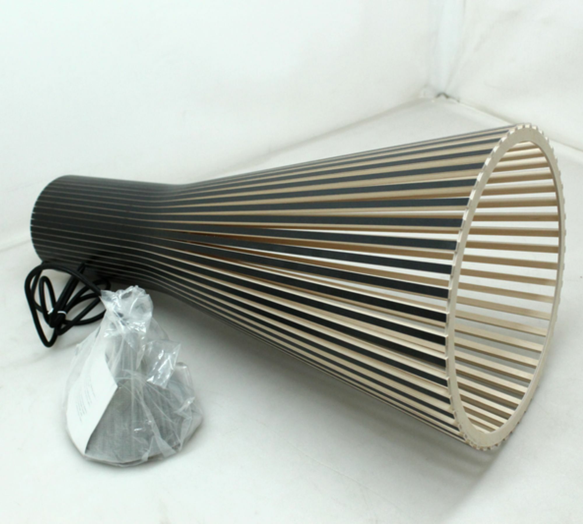 Secto 4200 Pendelleuchte Holz Schwarz Ø 30cm 2