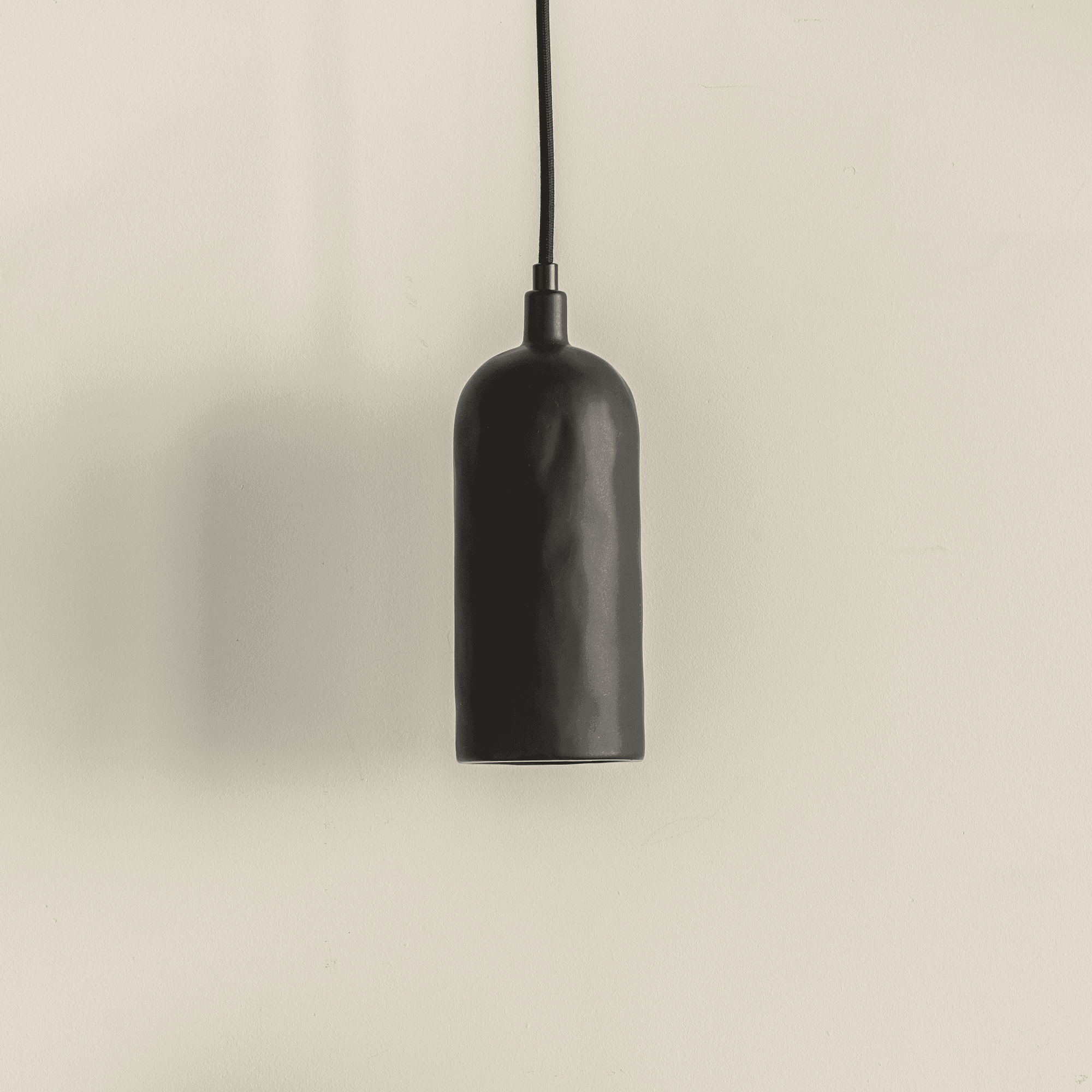 Tiny hanging lamp ceramic black 0