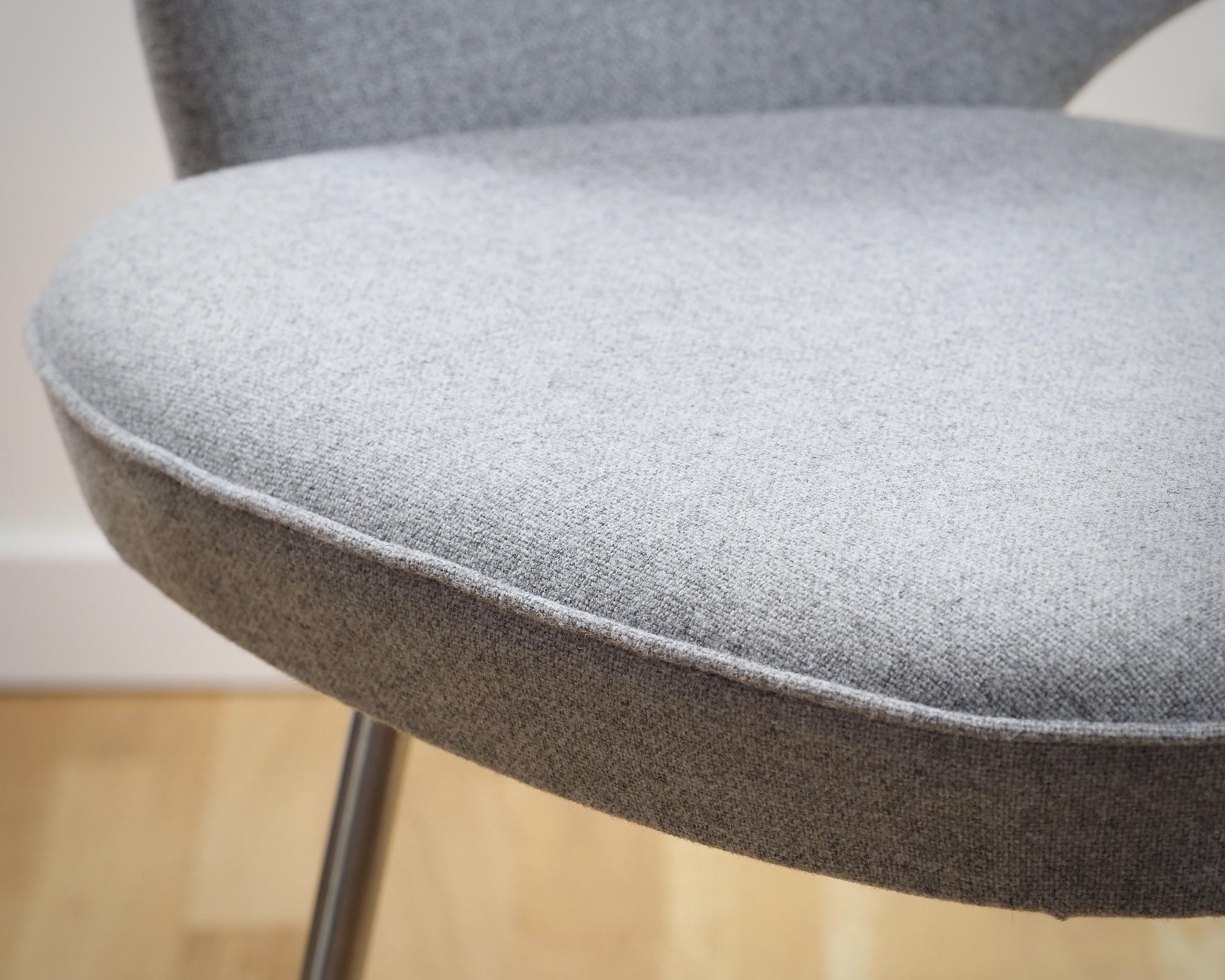 Saarinen Conference Armchair Textile Metal Grey 9
