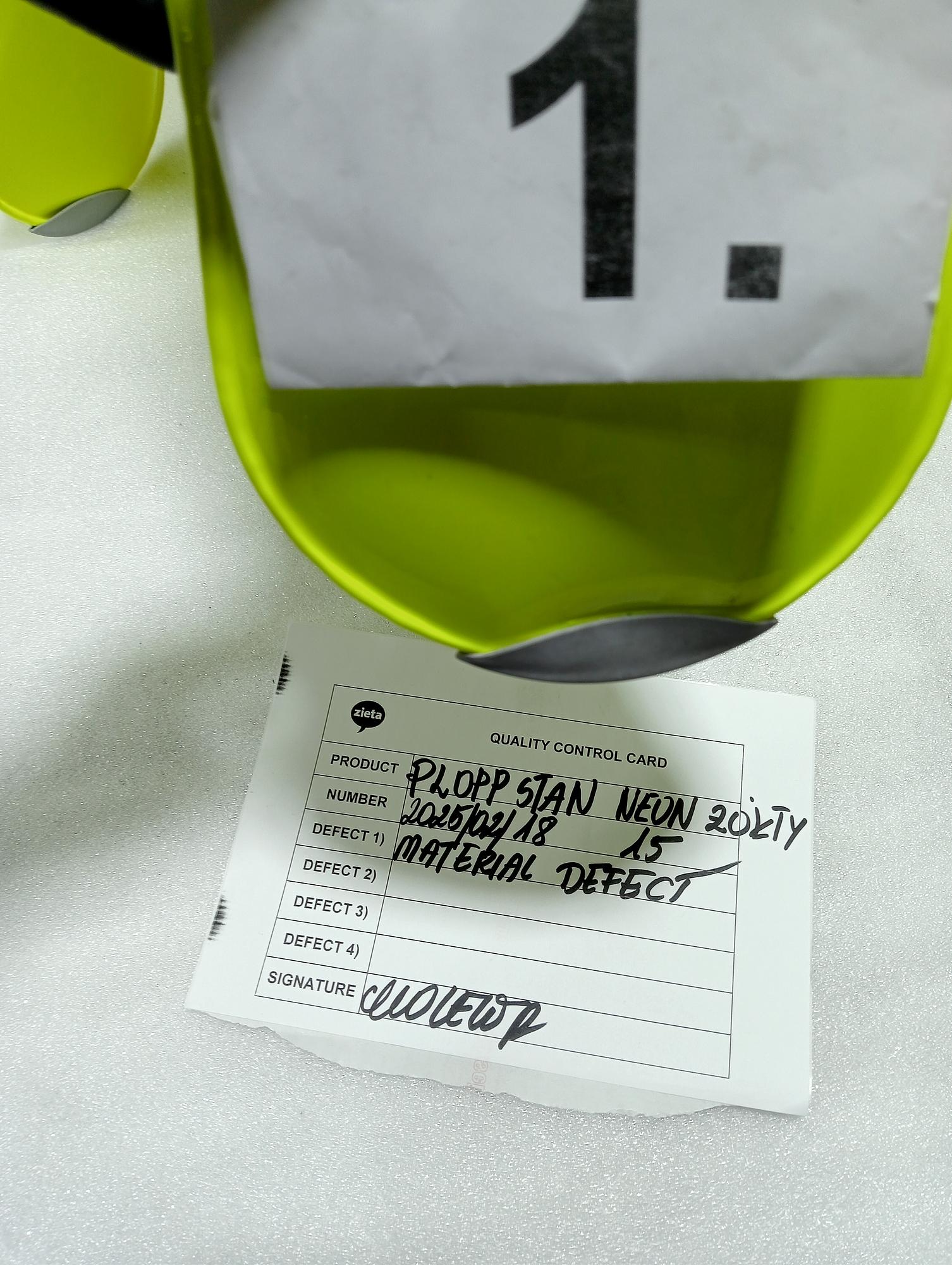 Plopp Standard stool Aluminum Neon Yellow RAL 1026 3