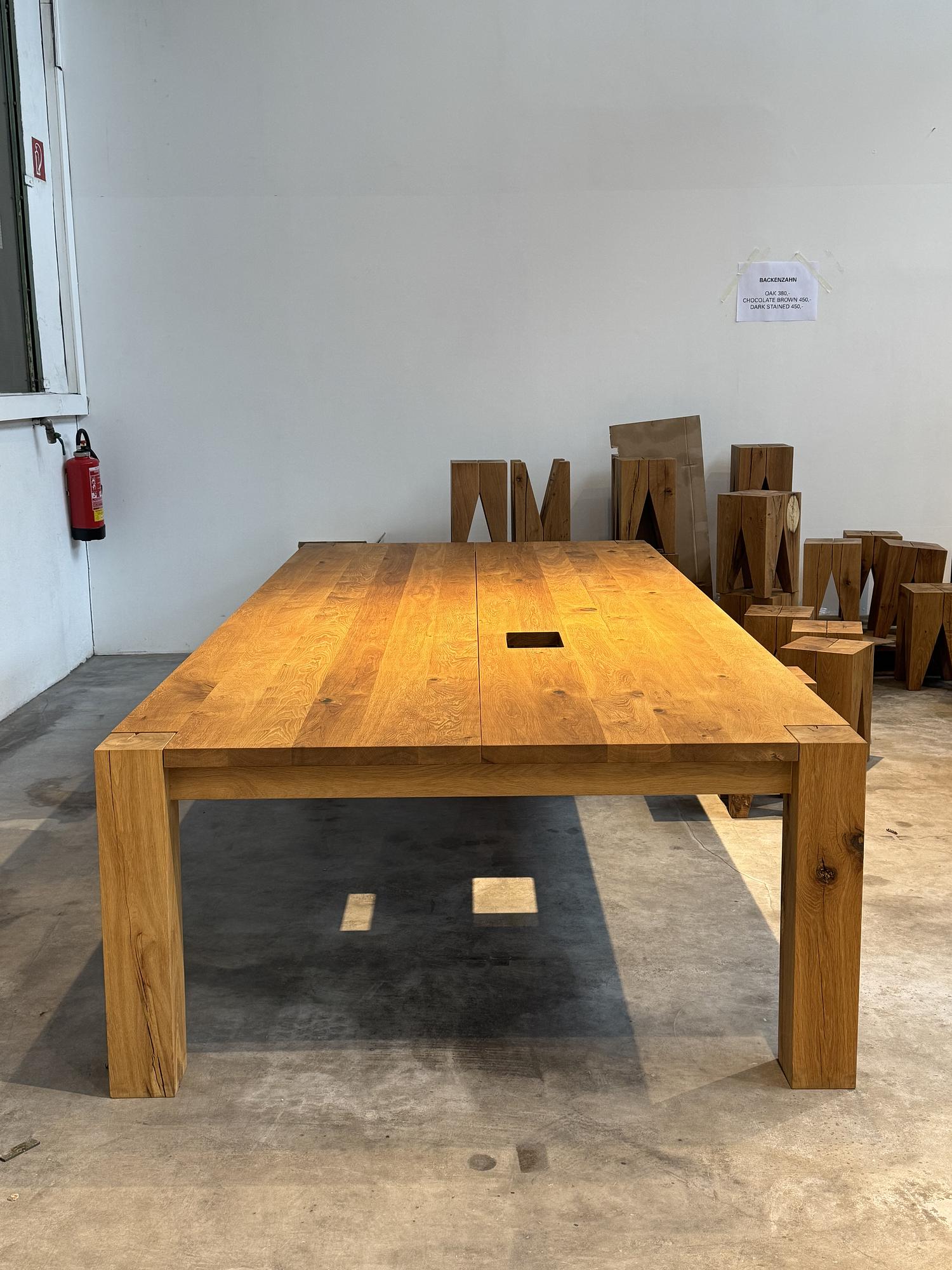 Bigfoot Tisch Holz Braun 1