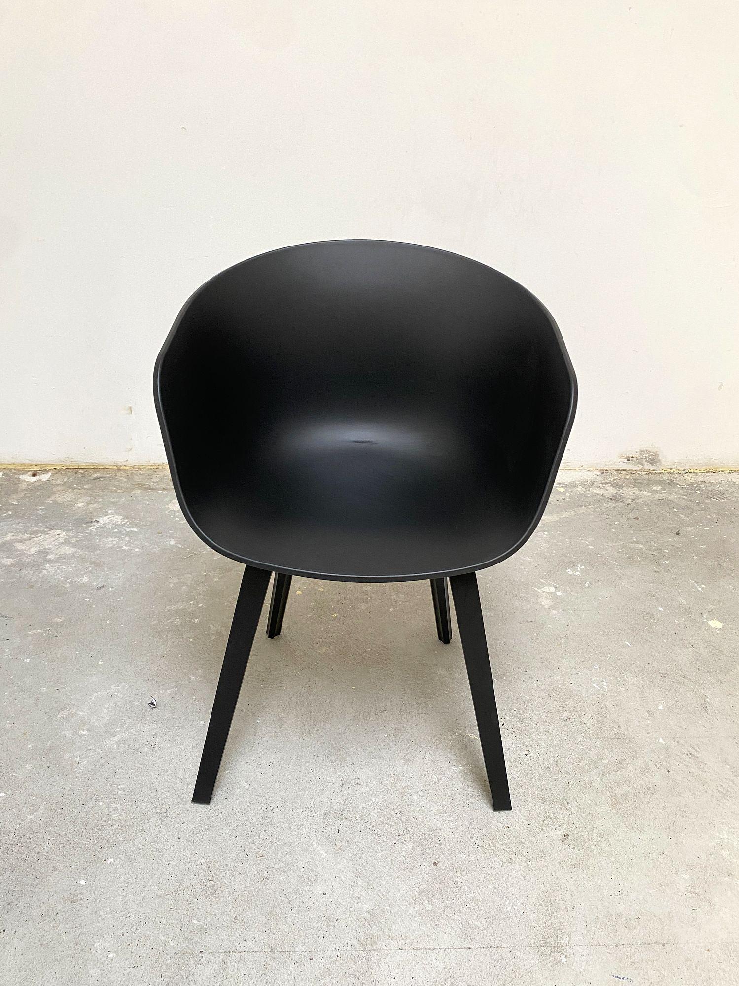 About A Chair AAC22 Stuhl Schwarz 2