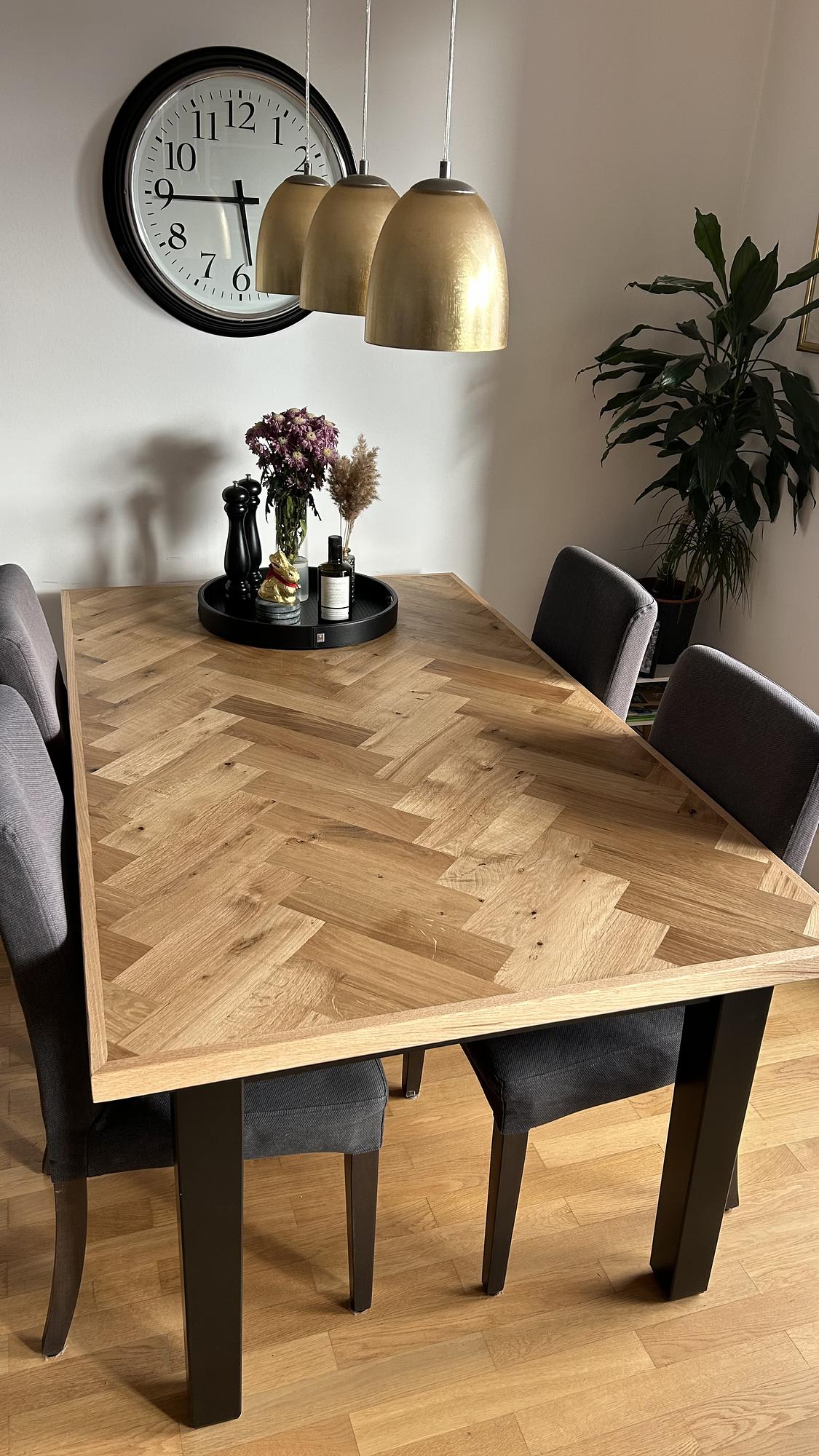 Solid oak tabletop in herringbone design 1