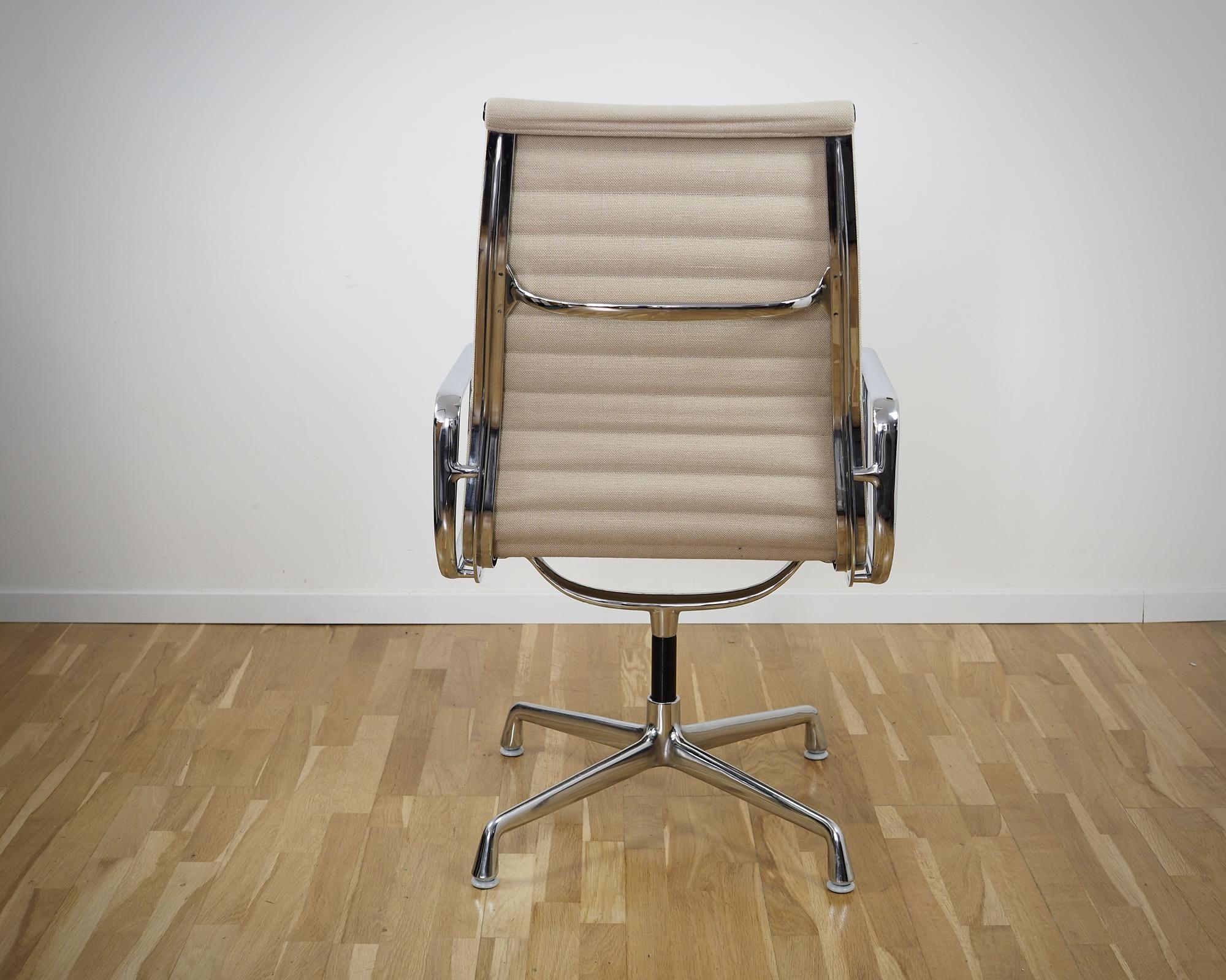 Aluminium Chair EA 112 Swivel Hopsack Beige 3