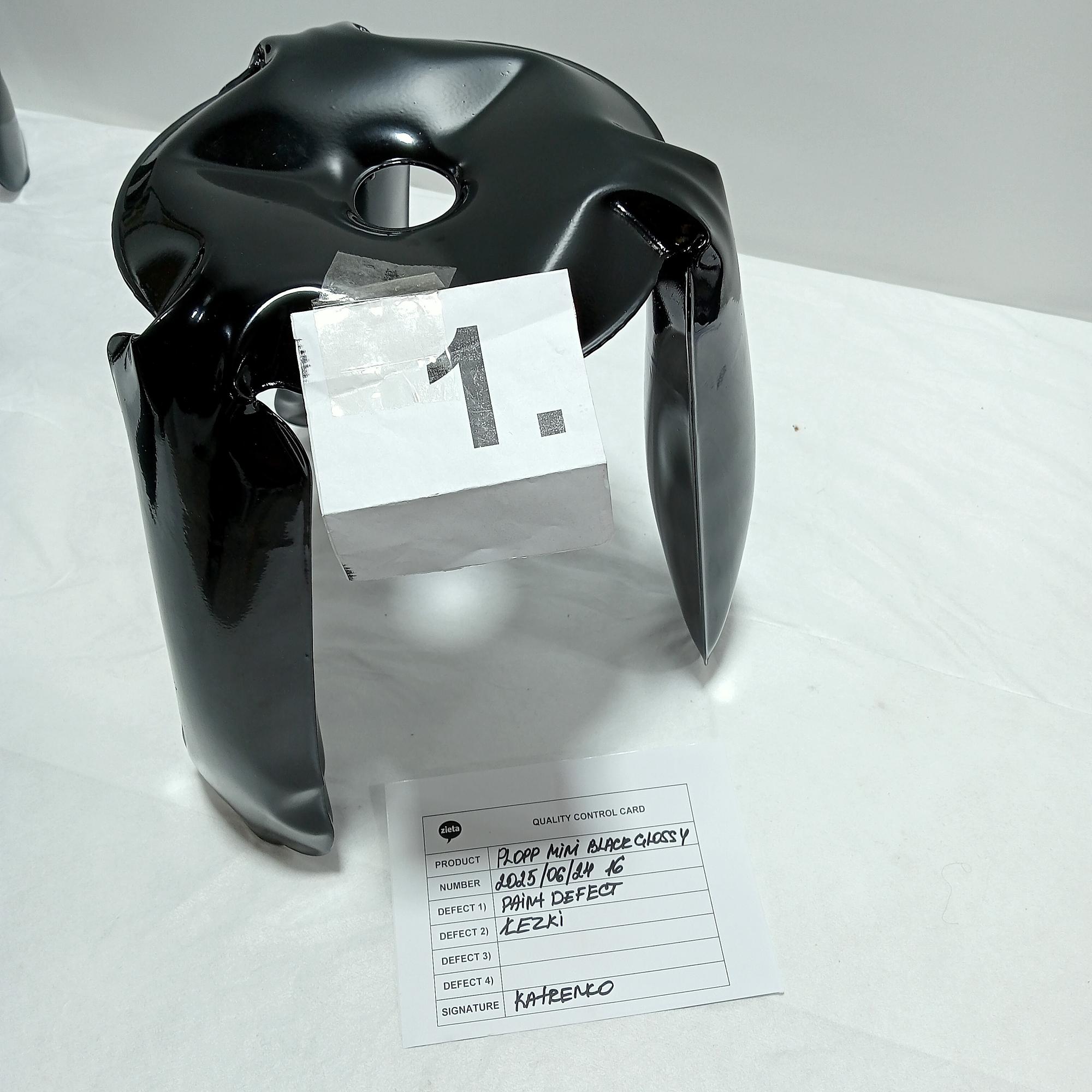 Plopp Mini Hocker Stahl Schwarz Glänzend 1