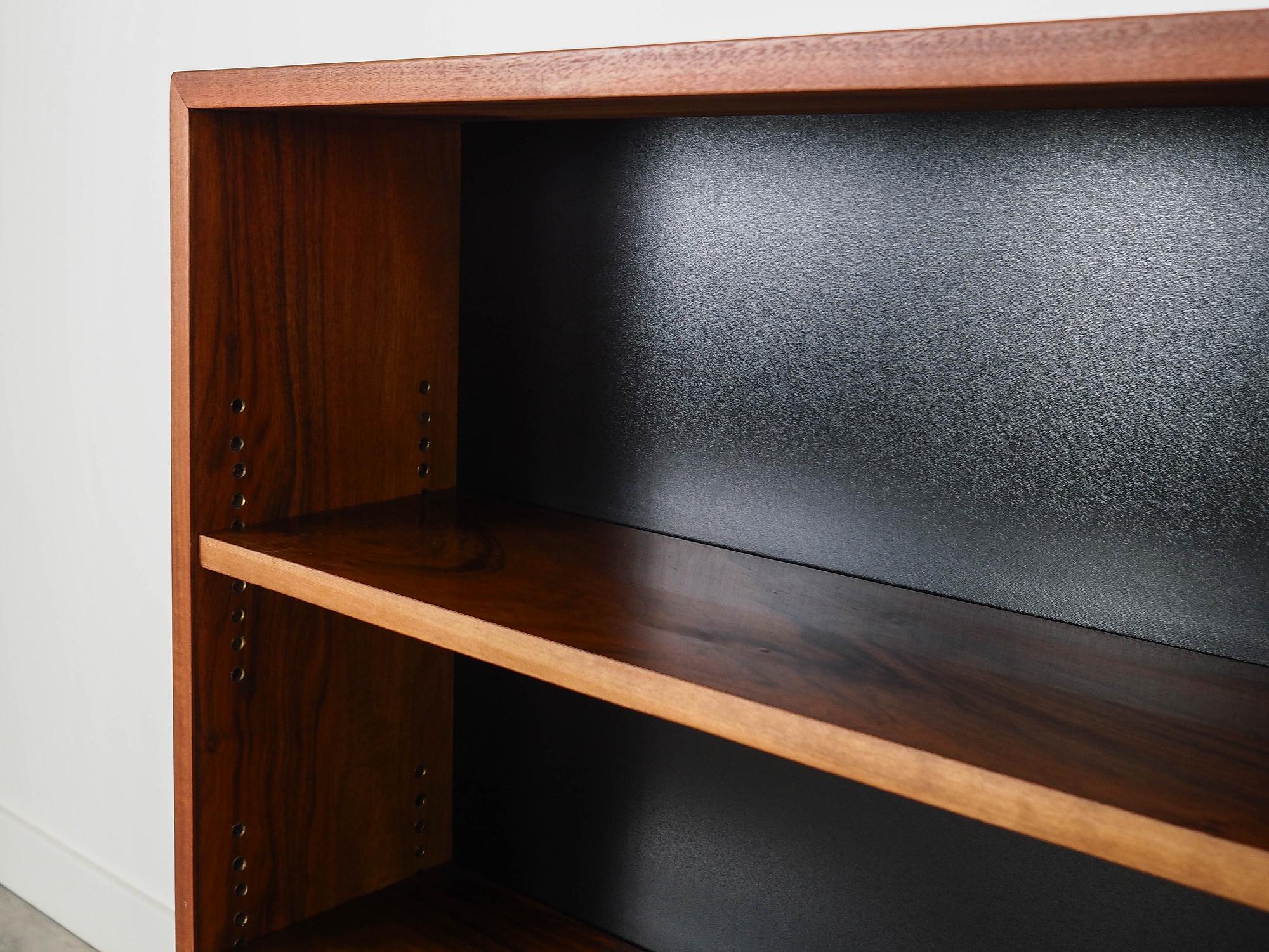 Nussbaum-Bücherregal Braun 1970er Jahre 6