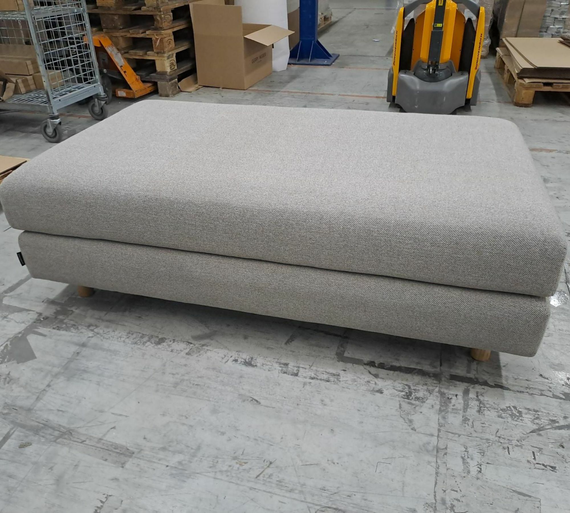 Douglas Hocker XL Agnes Brown 6
