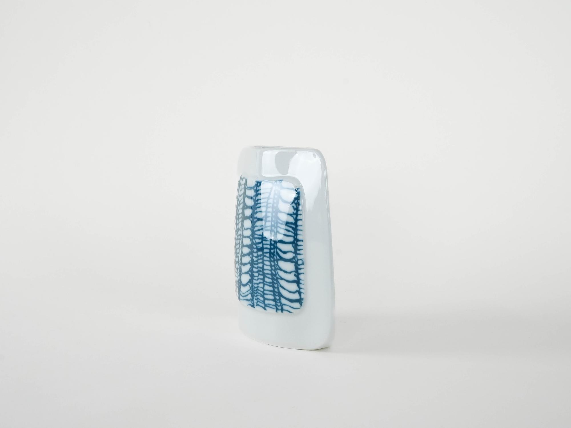 Porzellanvase Weiß Blau 1970er Jahre 4