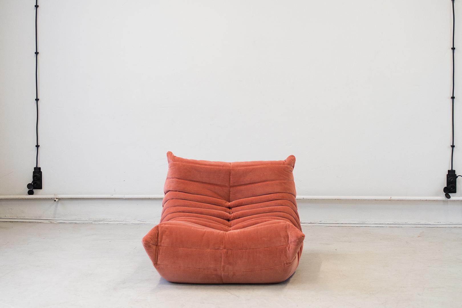 Togo Sessel Cord Coral 1