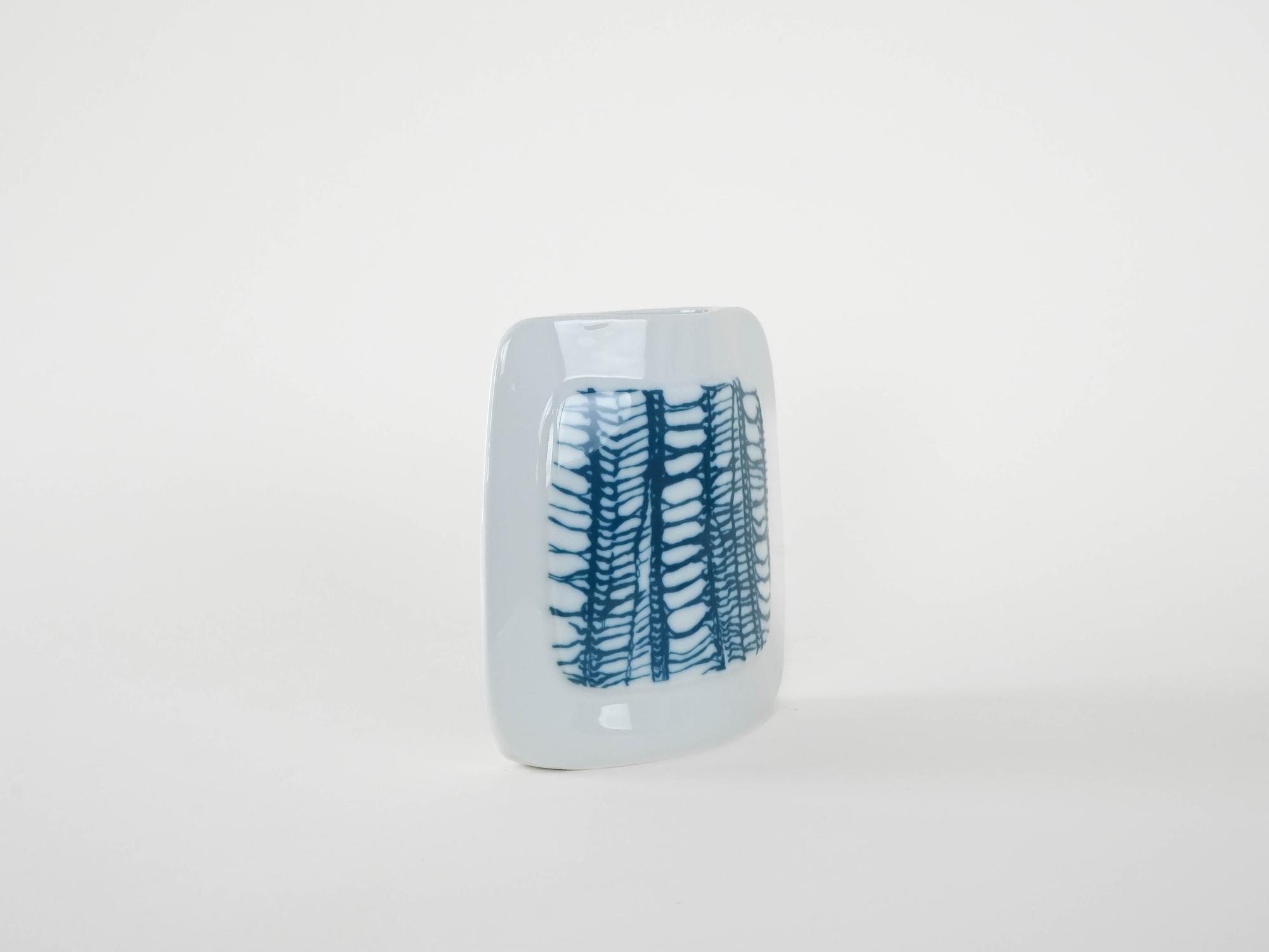 Porzellanvase Weiß Blau 1970er Jahre 5