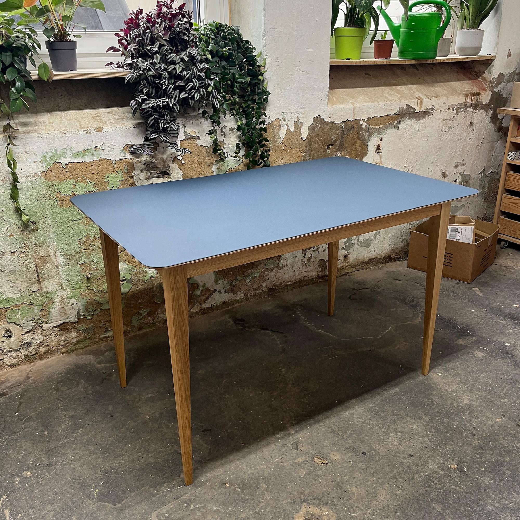 Beluga Tisch Holz Linoleum Smokey Blue 0