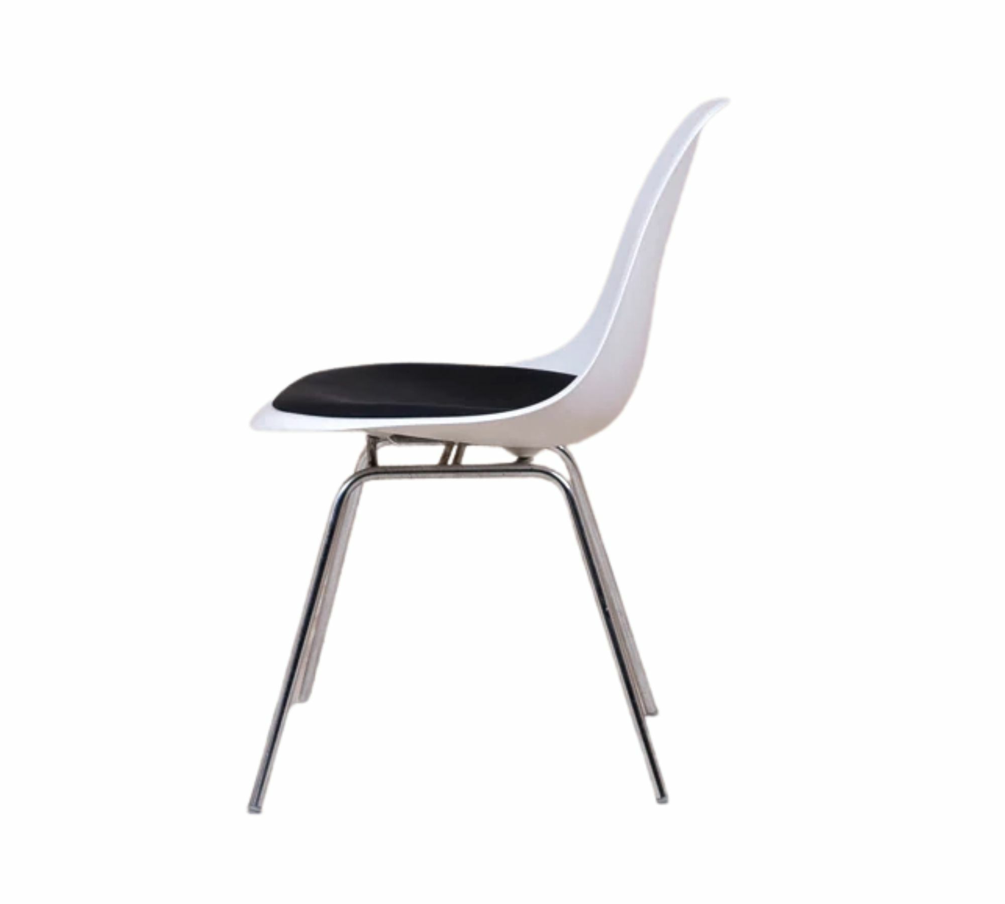 Eames DSX Plastic Side Chair mit Kissen Weiß 2