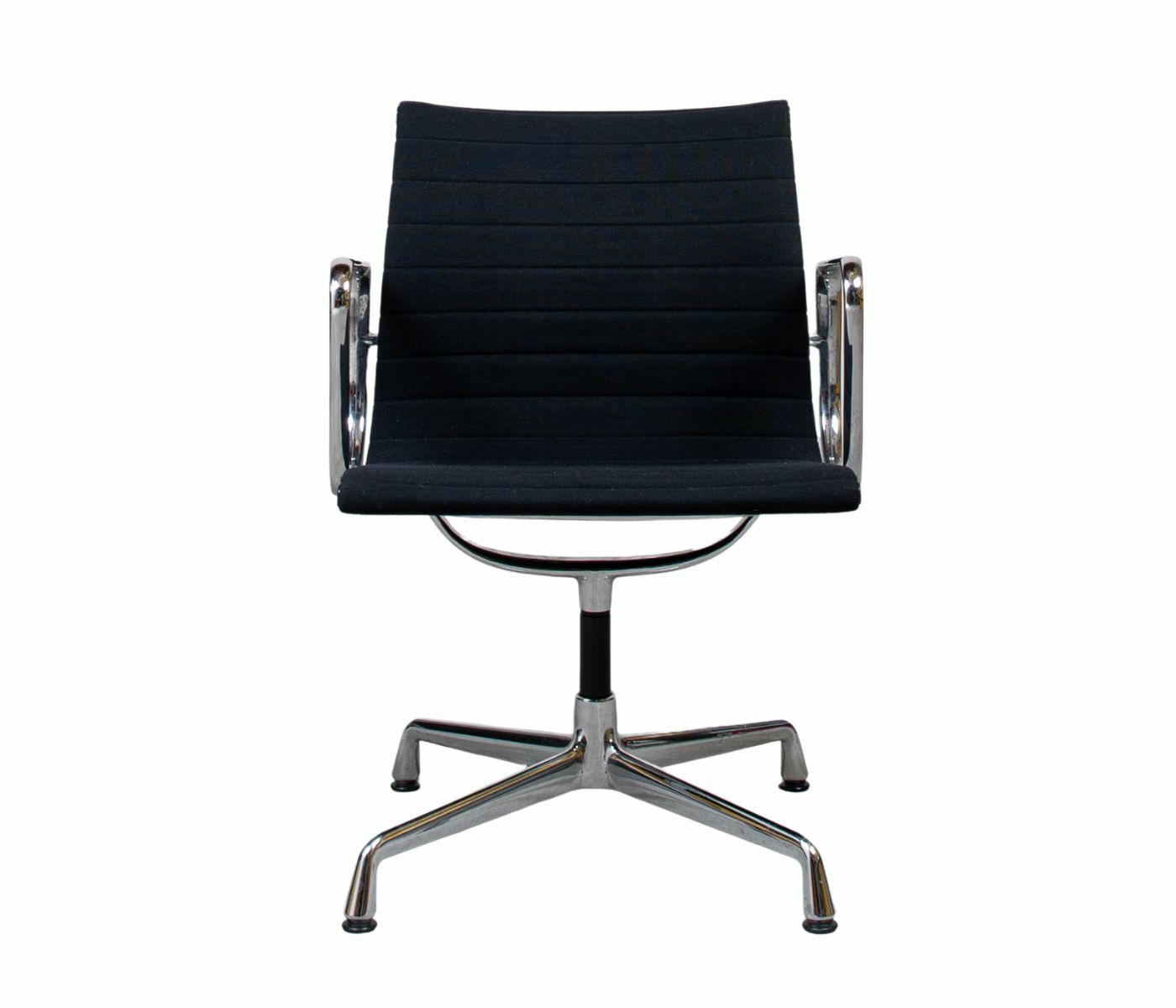 Eames EA108 Aluminium Chair Schwarz 1