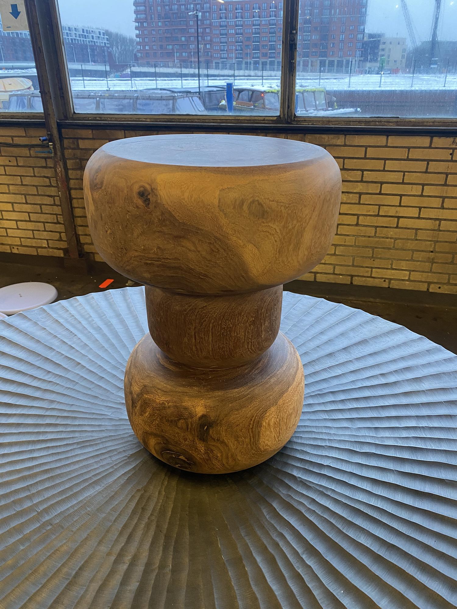 In Between Hocker Holz Braun 2