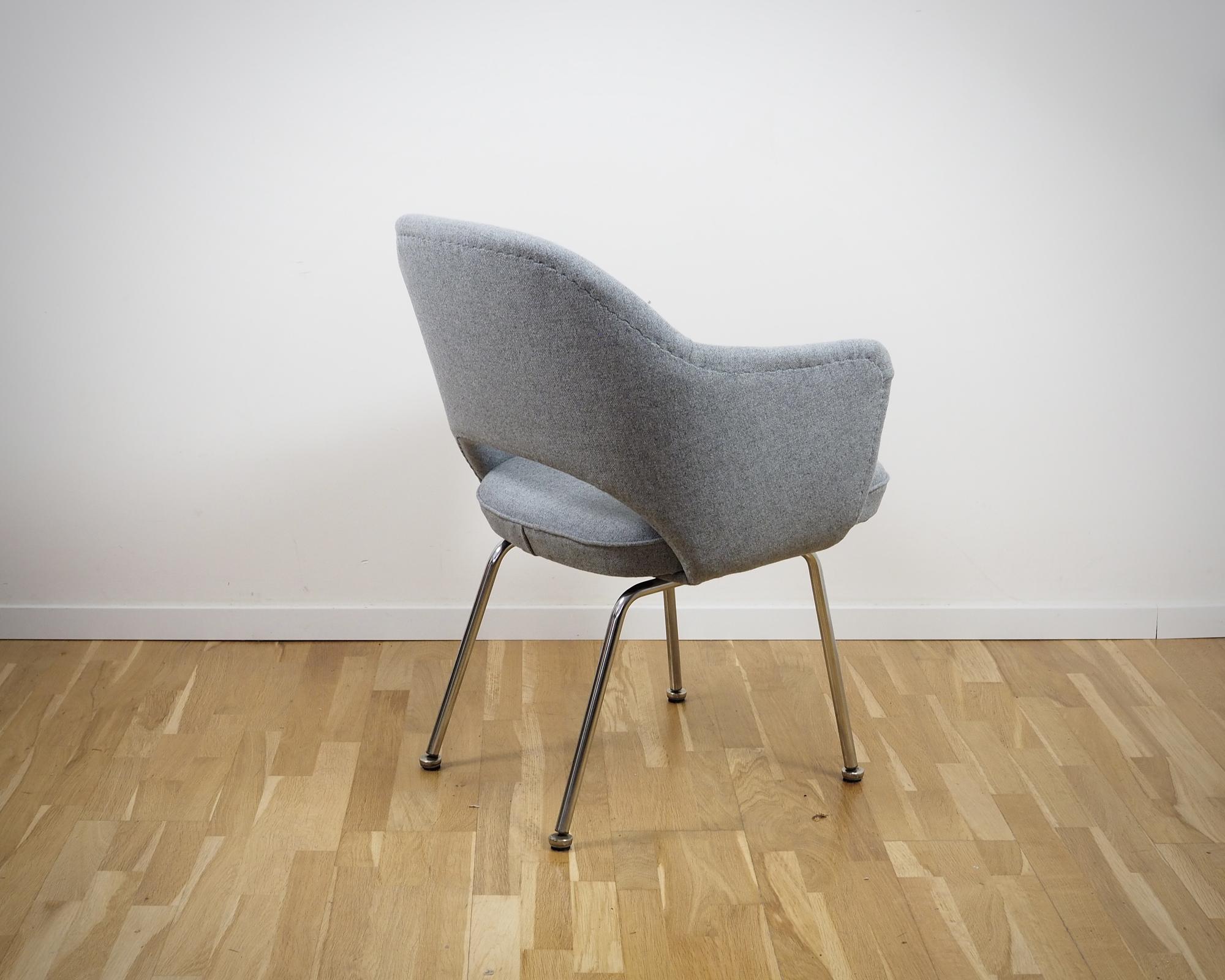 Saarinen Conference Armchair Textile Metal Grey 3