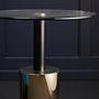Oria Beistelltisch mit warm-metallicfarbenem Gestell
 1
