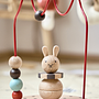 Circus Rabbit Abacus Holzspielzeug Natur Kirschrot 3