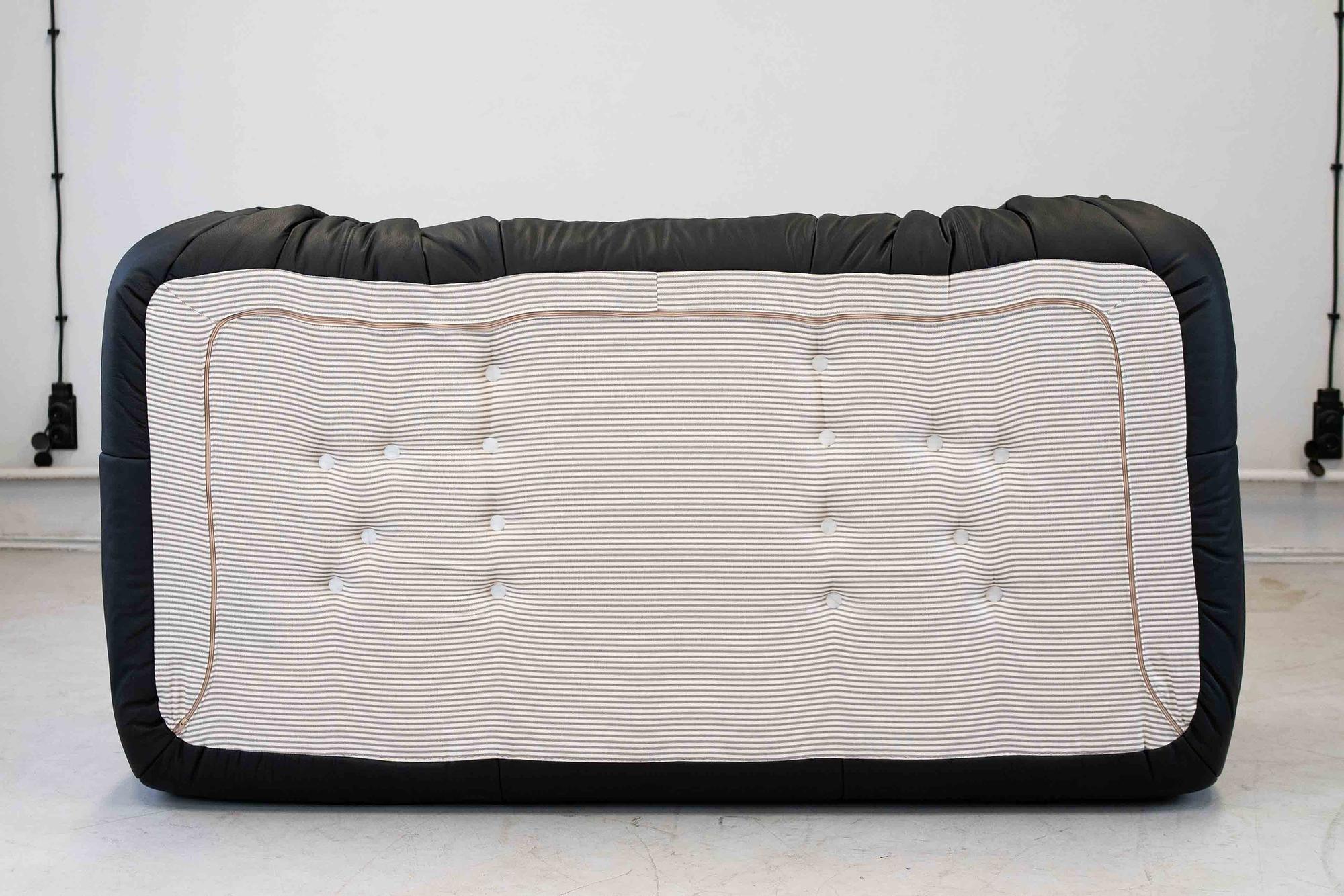 Divano Togo 2 posti con braccioli Pelle Madras Nero 9