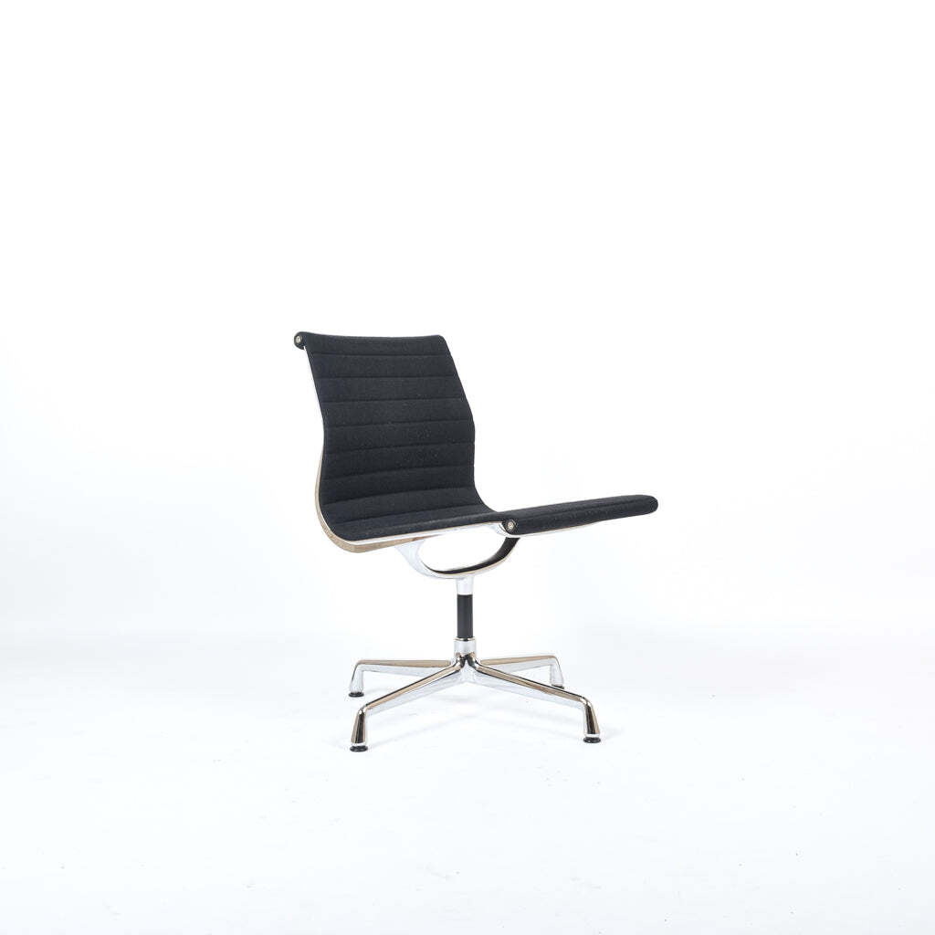 Eames EA 105 Stuhl Stoff Schwarz  1