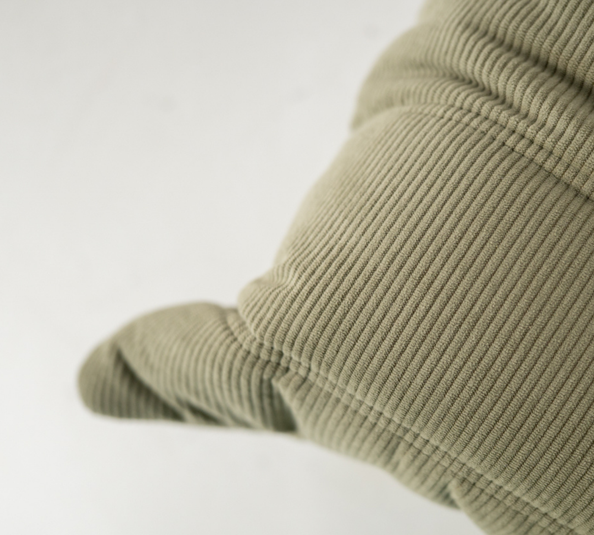 Divano Togo 3 posti in velluto a coste verde salvia 8