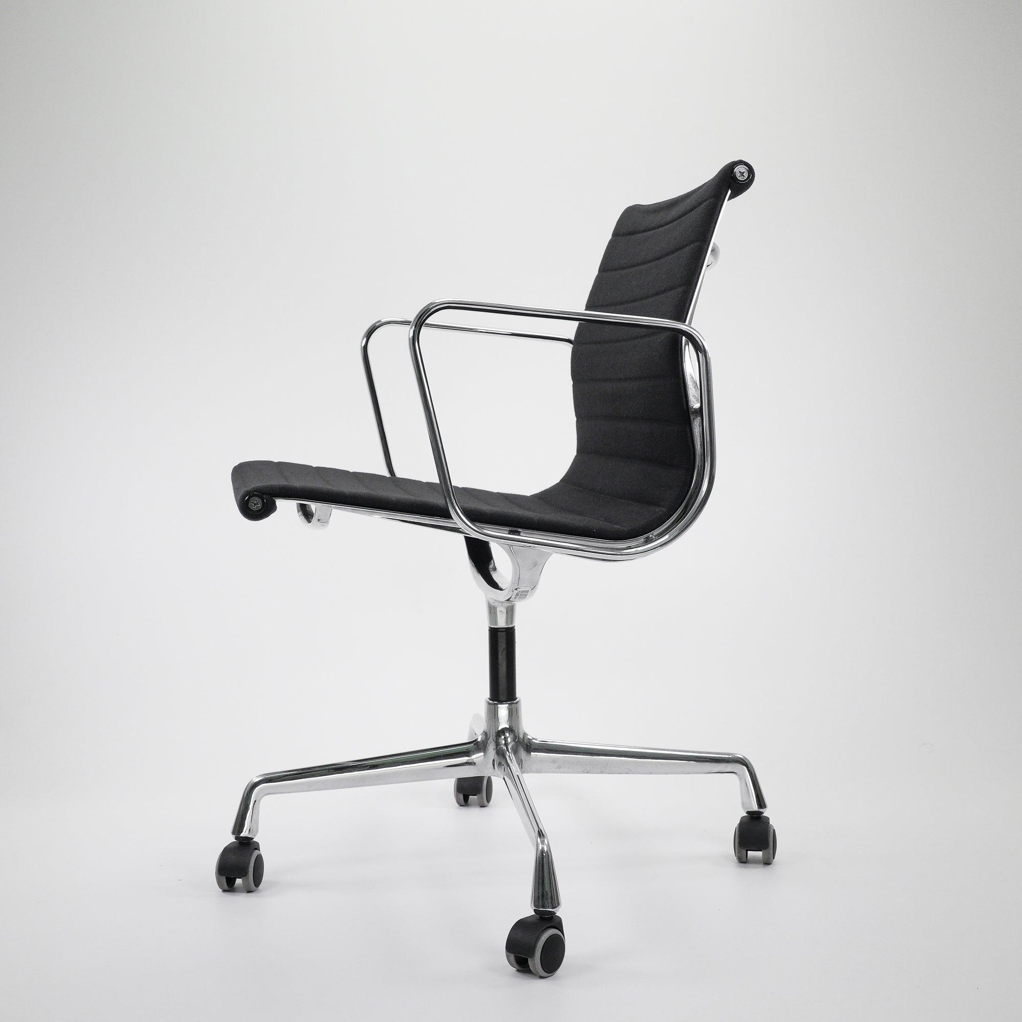 Vitra EA108 Chair Chrom Hopsack Schwarz 1