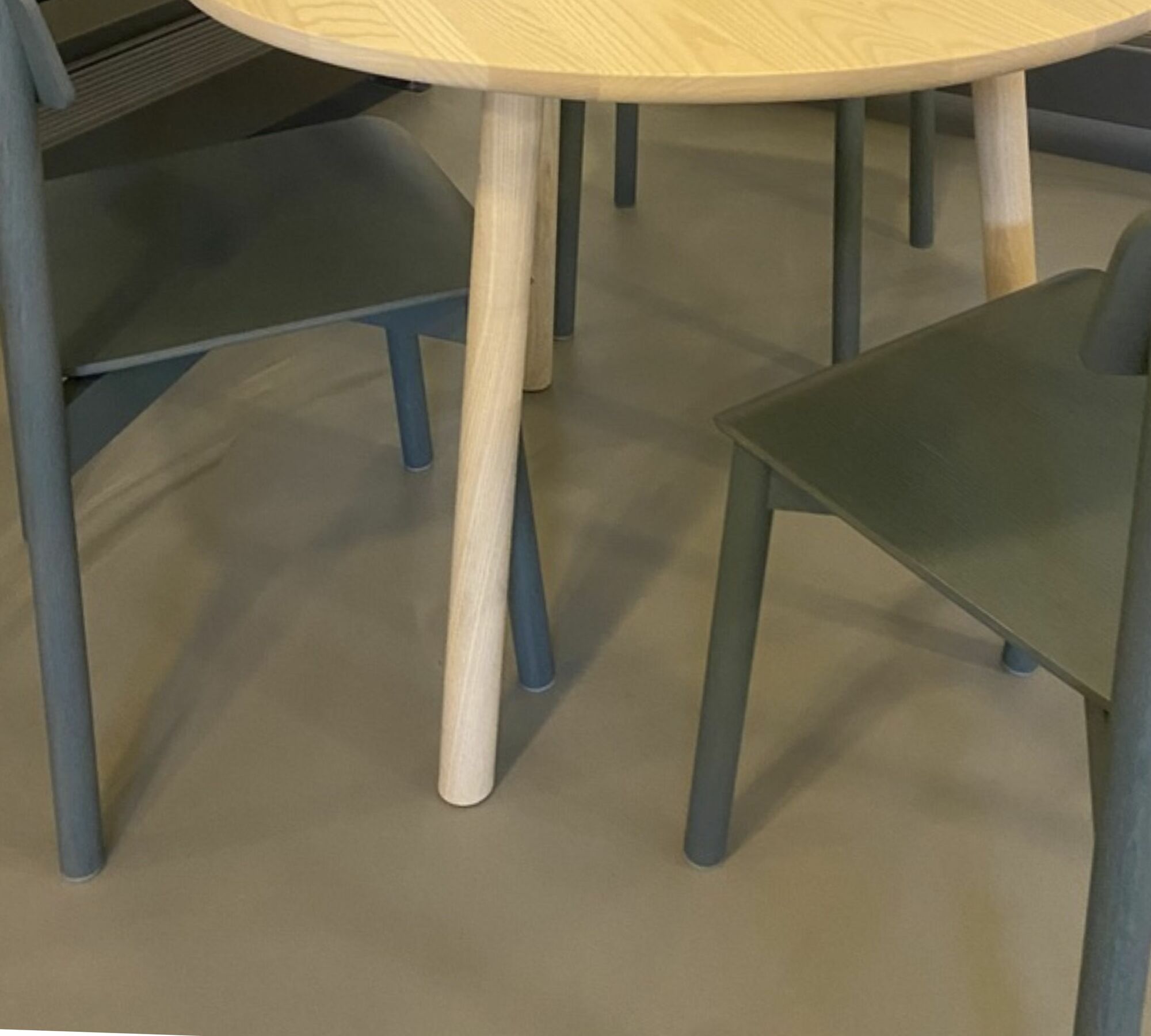 Profile Table Ash wood Natural Ø 94 cm 1