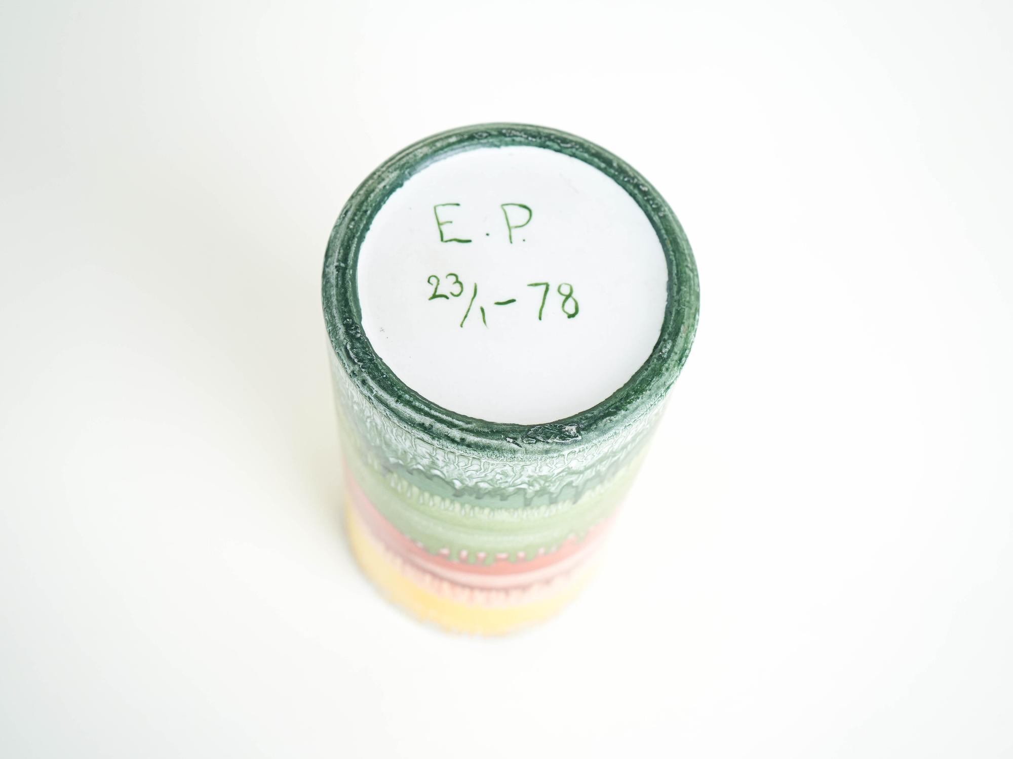 Cylindrical vase 1970s 5