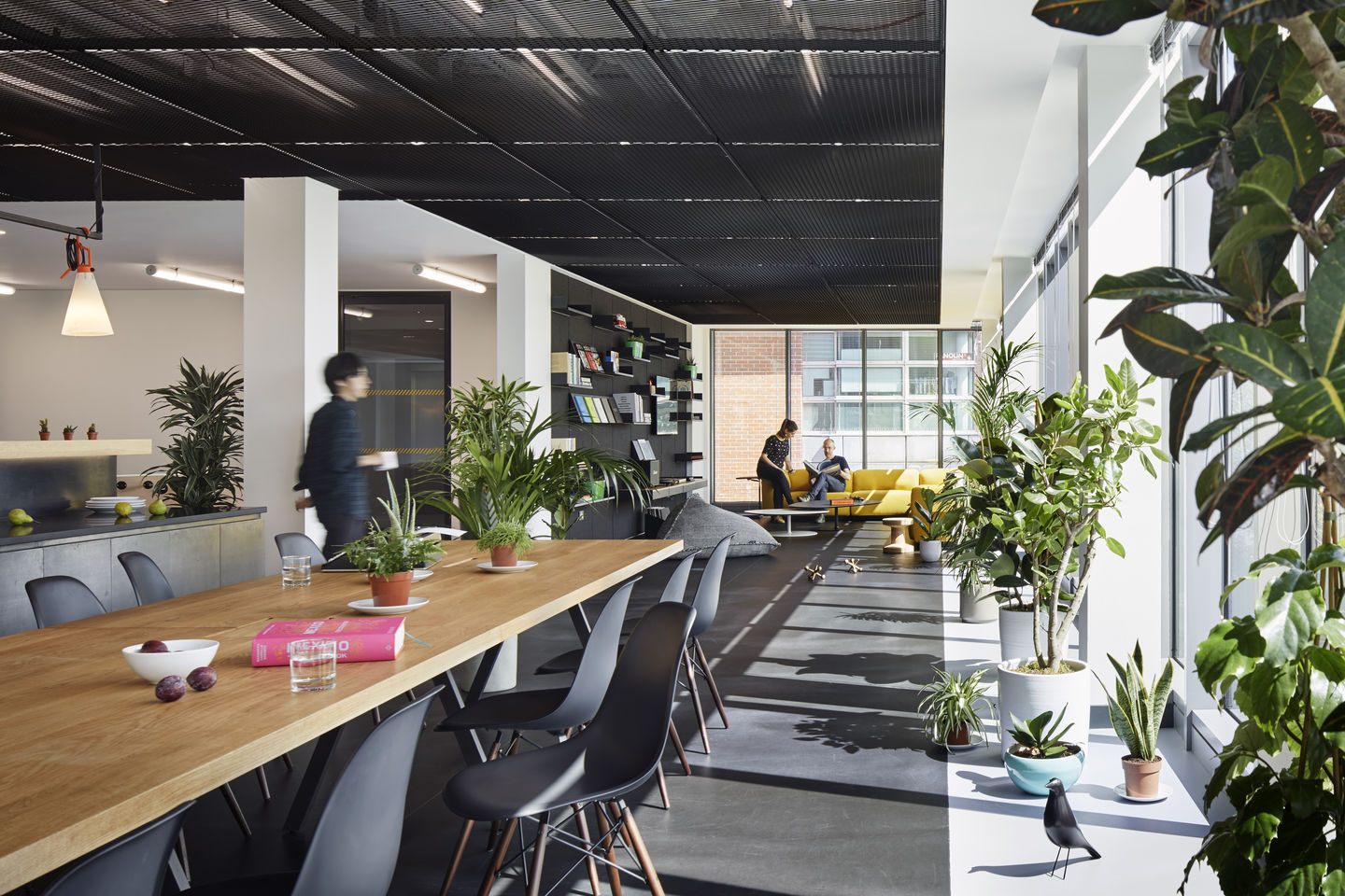 DSW Eames Plastic Side Chair Schwarz 7