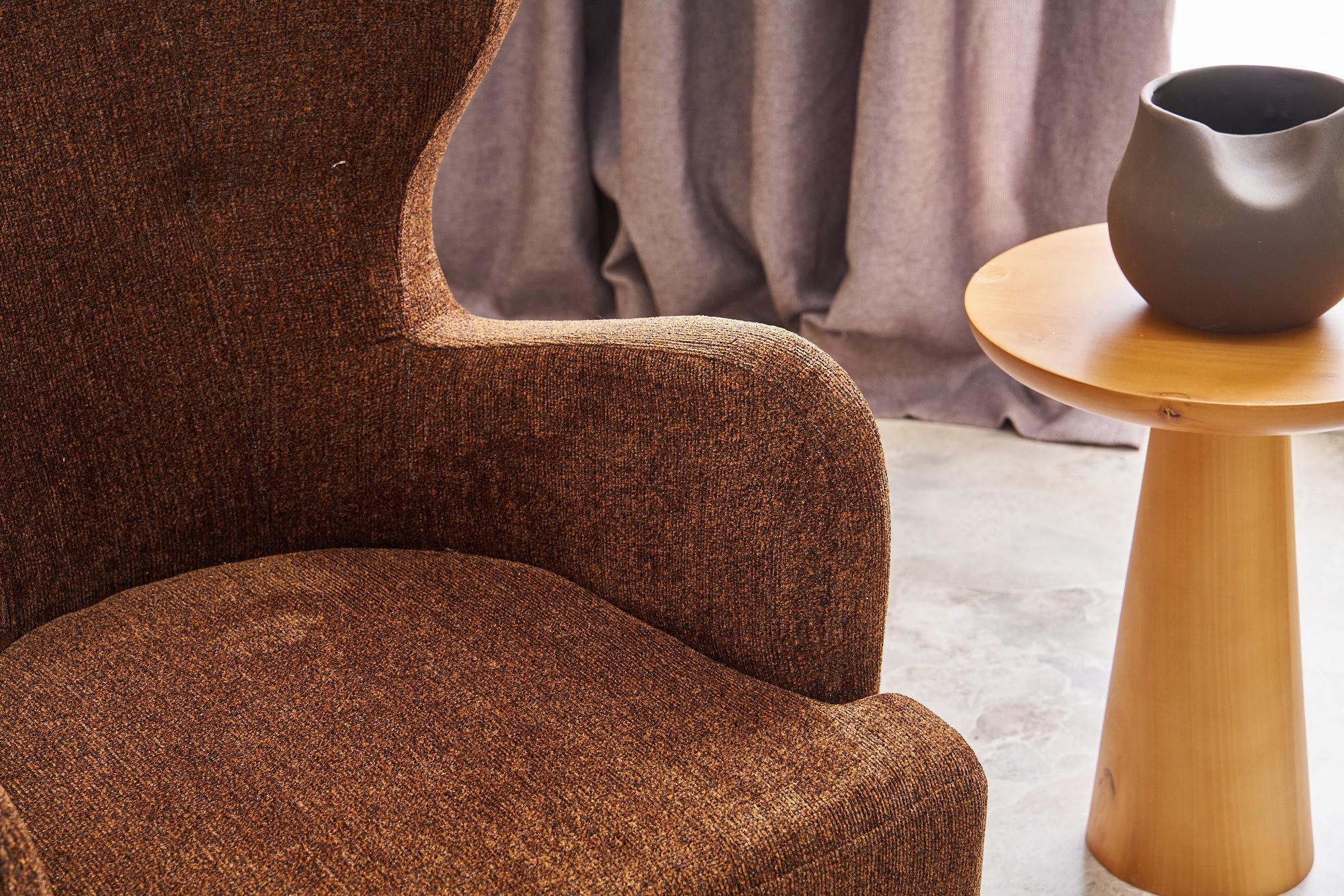 Karina Ohrensessel Chenille-Stoff Braun 3