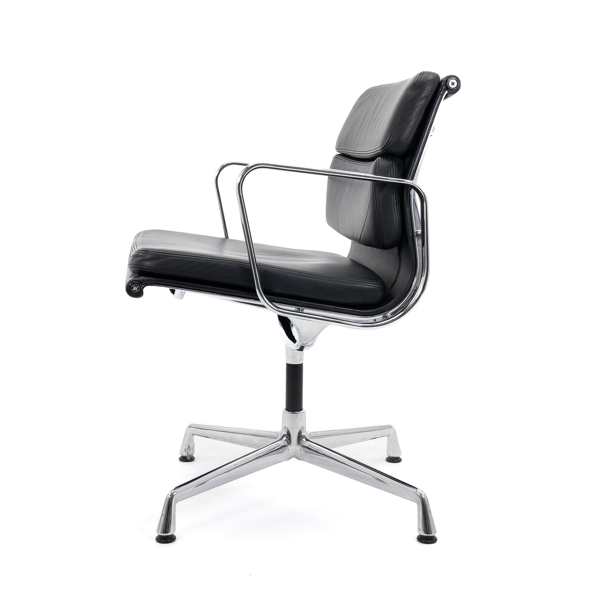 EA208 Bürostuhl Leder Schwarz von Vitra 1