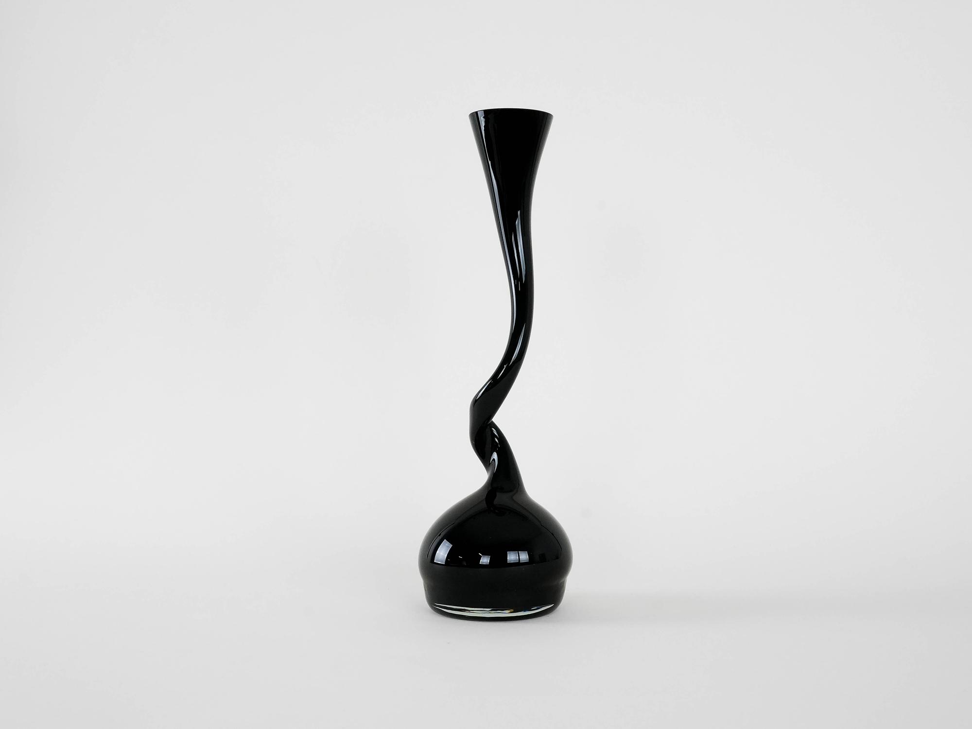 Swing Vase Black 2000s 2