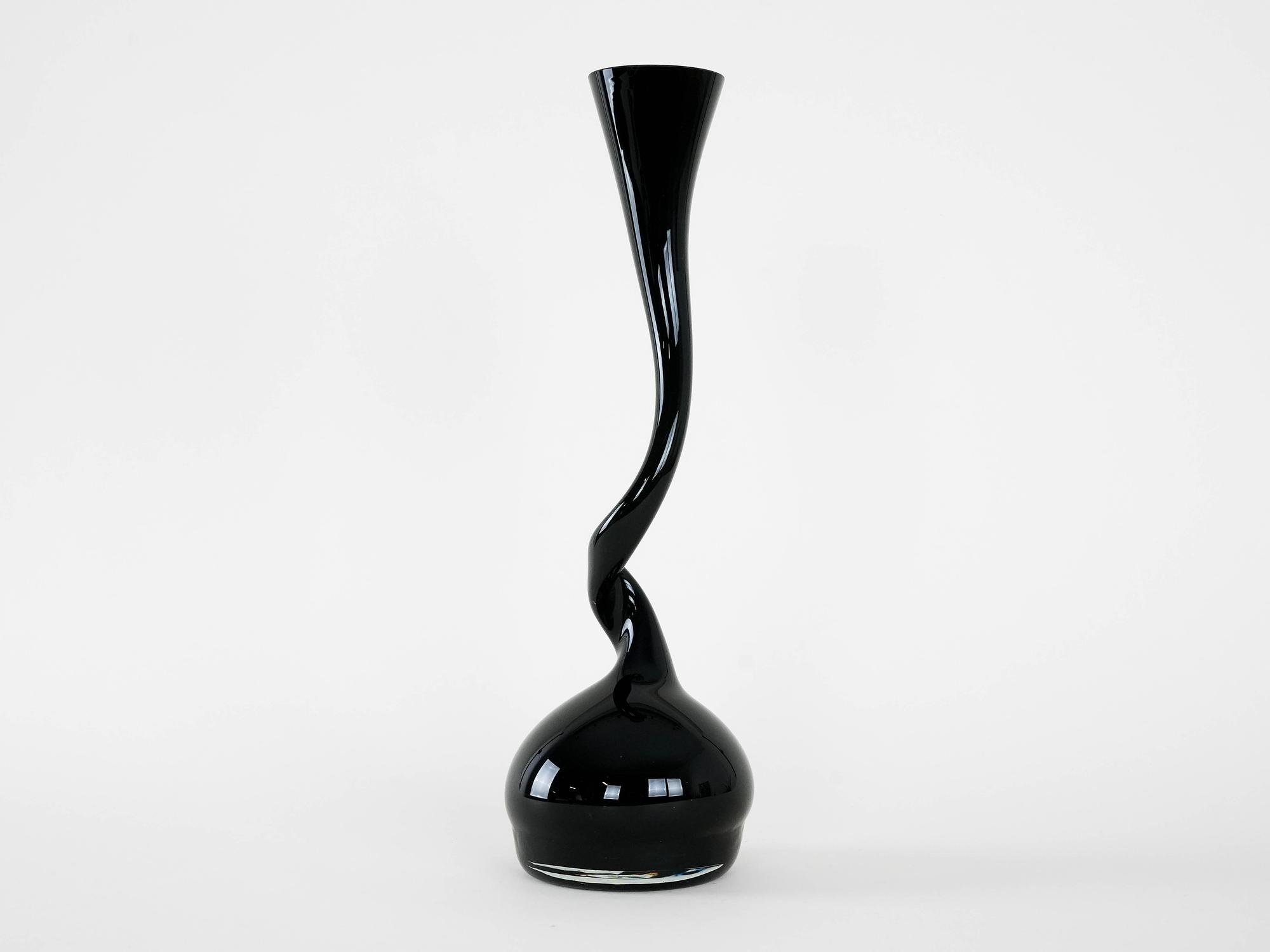 Swing Vase Black 2000s 3